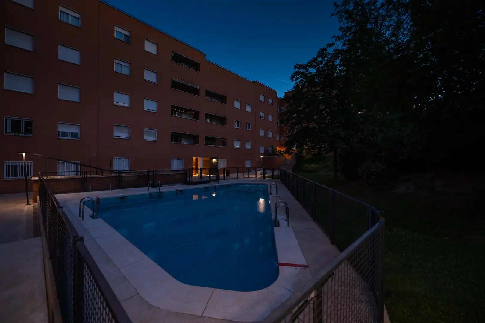 Piscina de Piso en venta en Alcorcón con Aire acondicionado, Terraza y Trastero