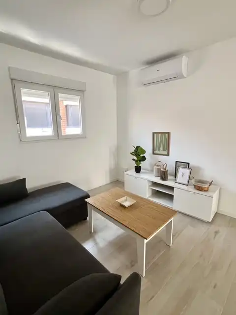 Sala d'estar de Apartament en venda en Coslada amb Aire condicionat, Calefacció i Moblat