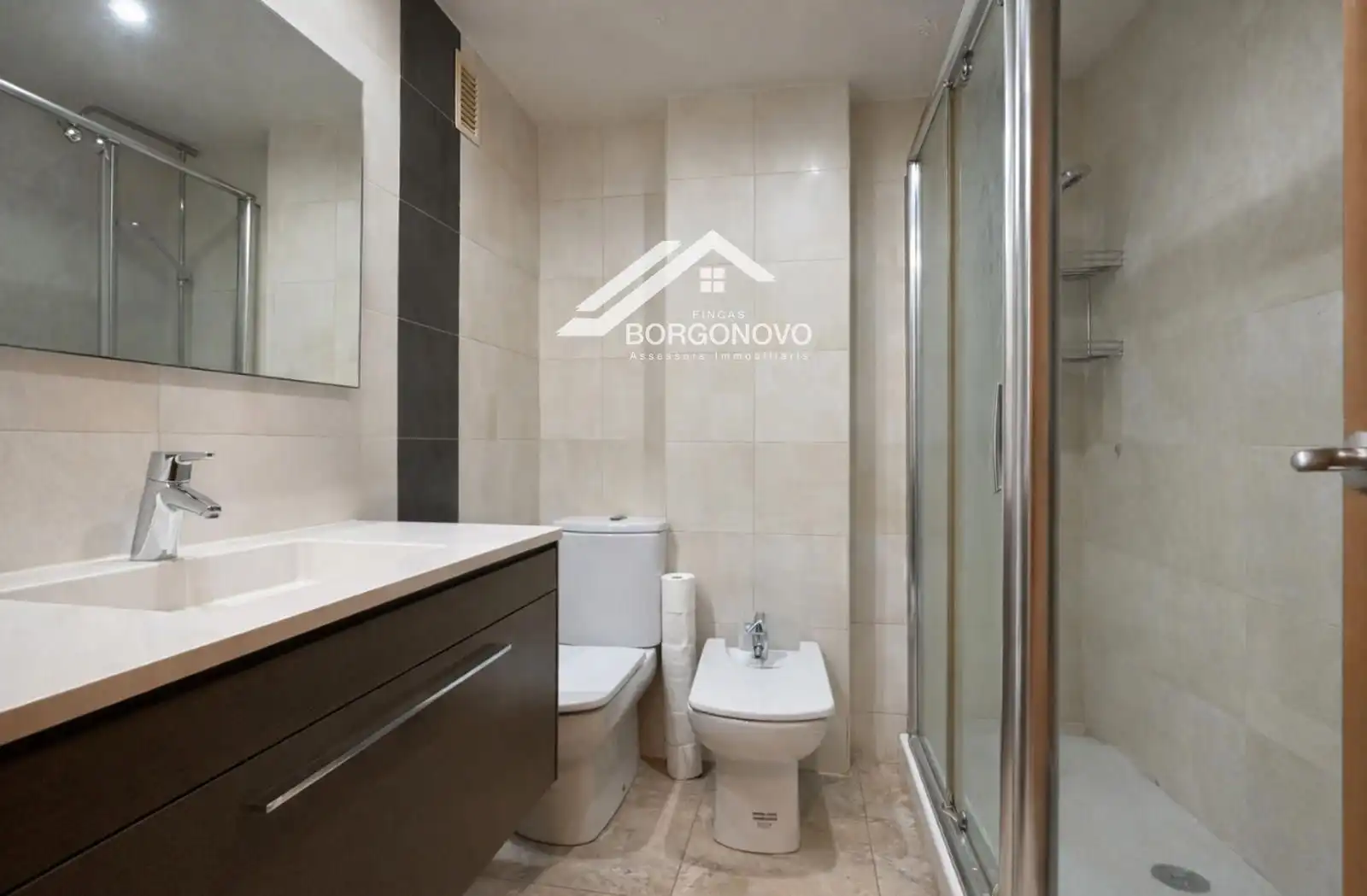 Badezimmer von Wohnung zum Verkauf in Barcelona mit Klimaanlage, Heizung und Terrasse