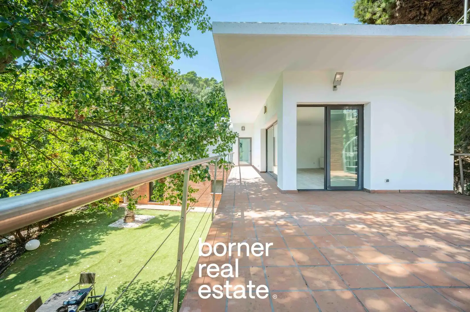 Vista exterior de Casa o chalet en venta en Sant Cugat del Vallès con Aire acondicionado, Calefacción y Jardín privado