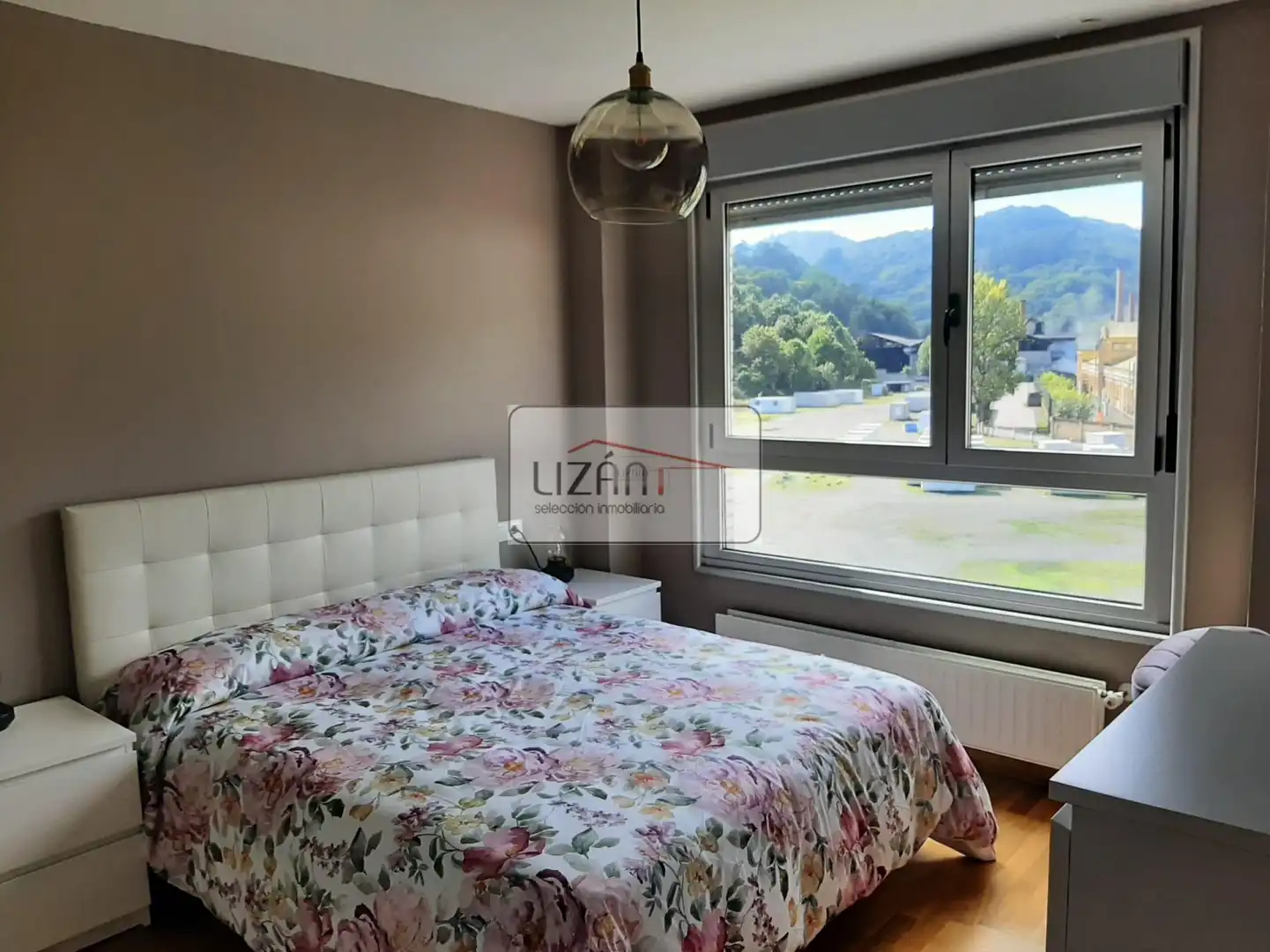 Schlafzimmer von Wohnung zum Verkauf in Oviedo  mit Heizung, Parkett und Abstellraum
