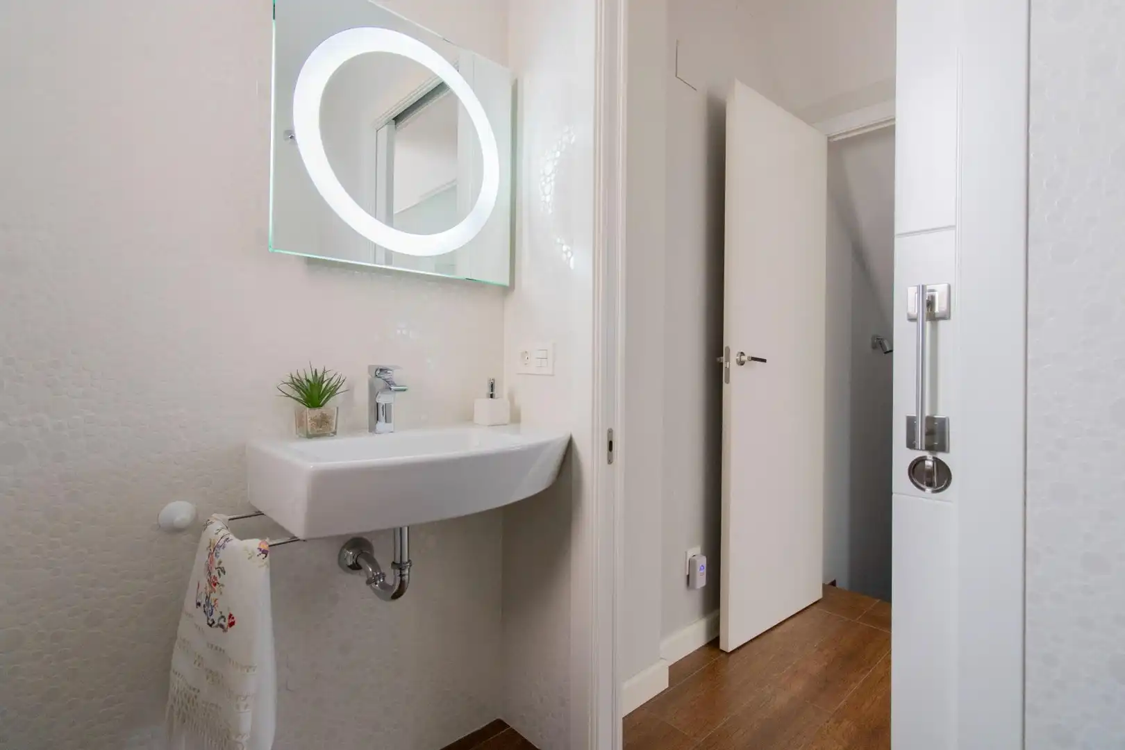 Bathroom of Houses for sale in Quart de Poblet