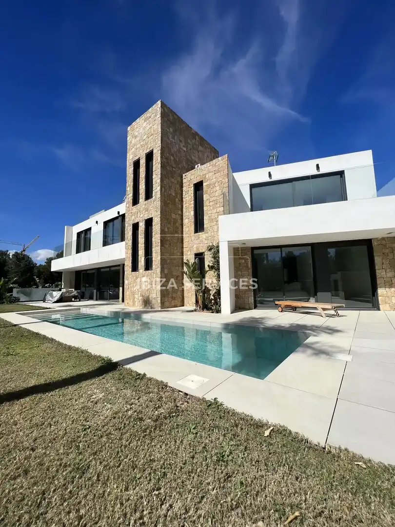 Vista exterior de Casa o xalet de lloguer en Santa Eulària des Riu amb Aire condicionat, Jardí privat i Piscina