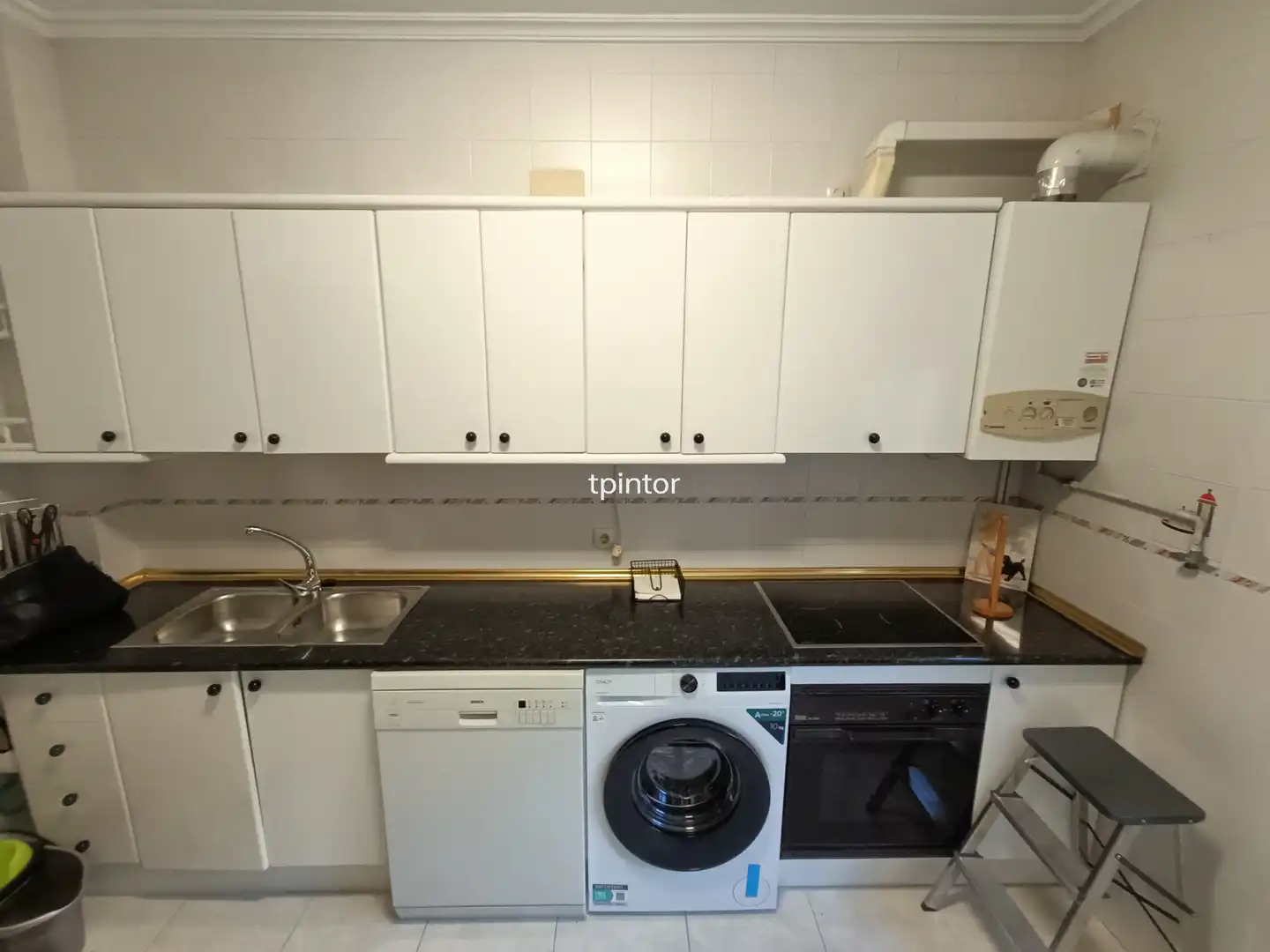 Kitchen of Flat for rent in Cáceres  with Air Conditioner, Heating and Private garden