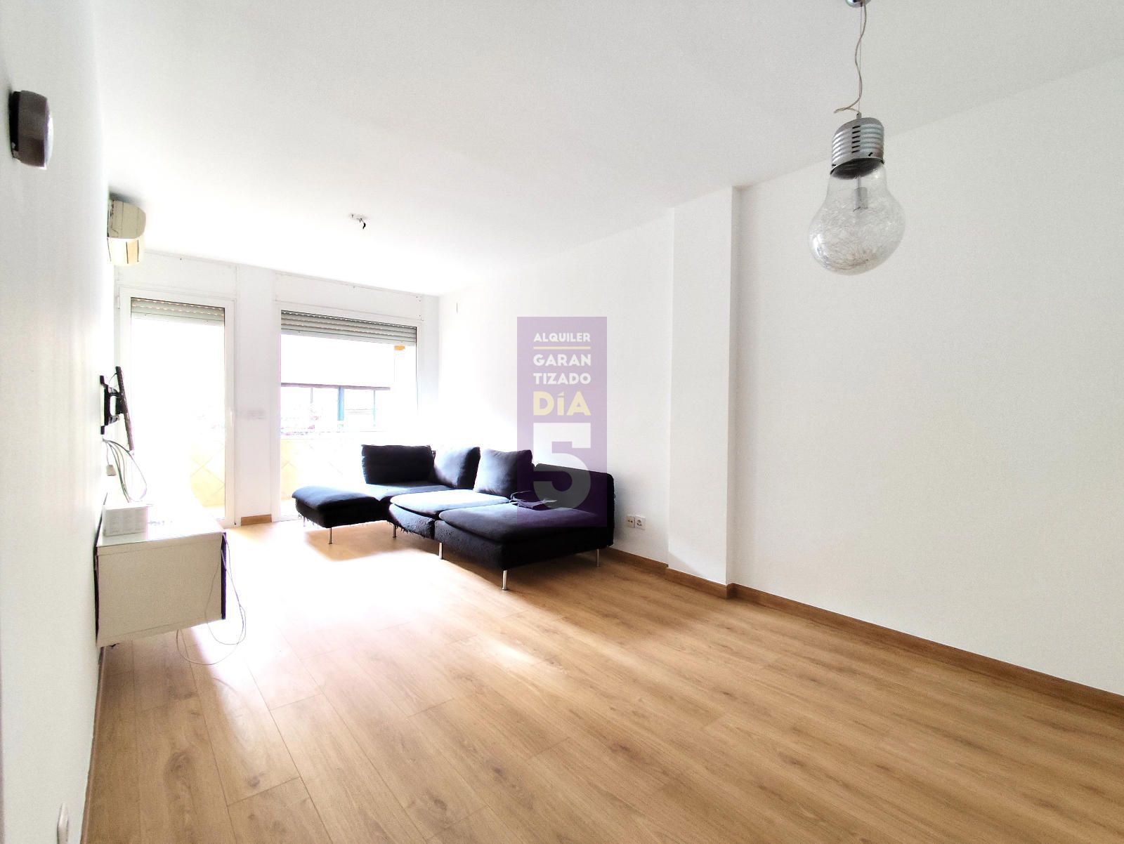Living room of Flat to rent in Sant Adrià de Besòs  with Air Conditioner, Heating and Parquet flooring