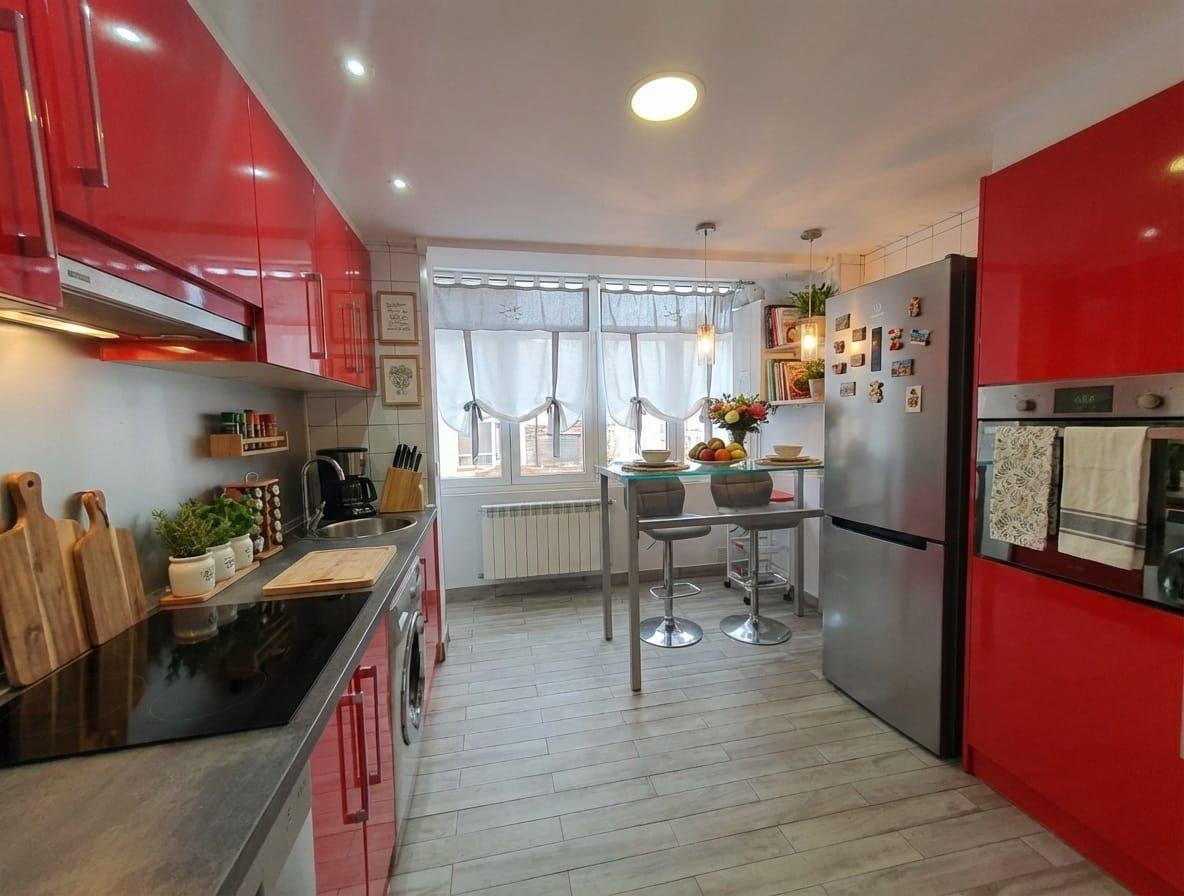 Cocina de Piso en venta en Grado con Calefacción, Terraza y Trastero