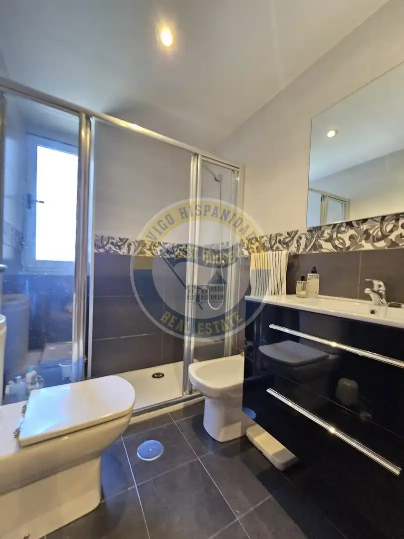 Bathroom of Flat for rent in Vigo   with Heating and Furnished