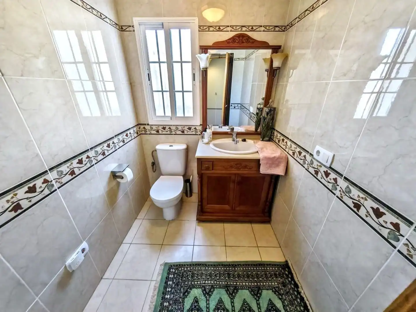 Badezimmer von Haus oder Chalet zum Verkauf in Alhaurín de la Torre mit Privatgarten, Terrasse und Abstellraum
