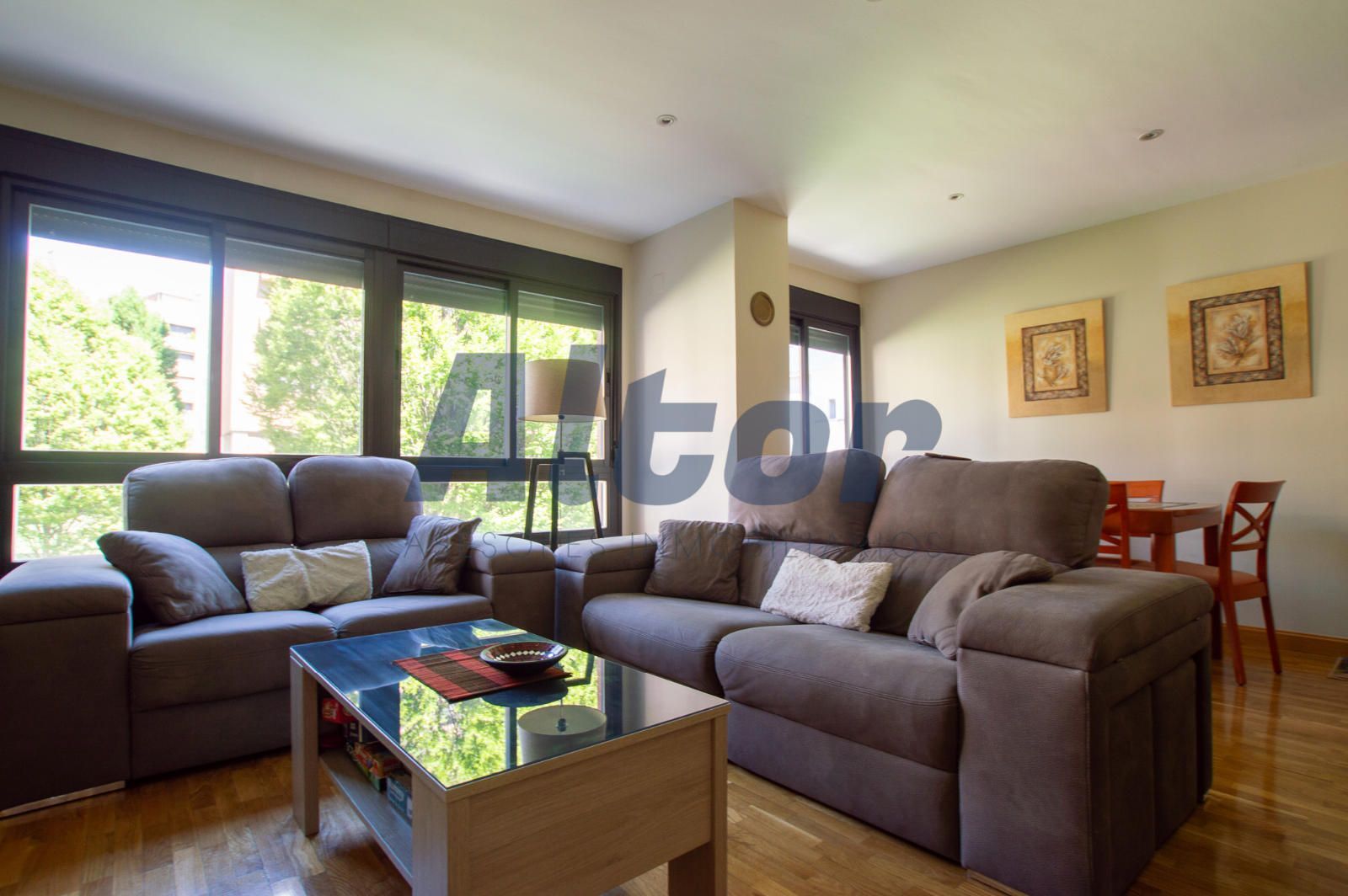 Living room of Flat for sale in  Madrid Capital  with Air Conditioner, Heating and Private garden