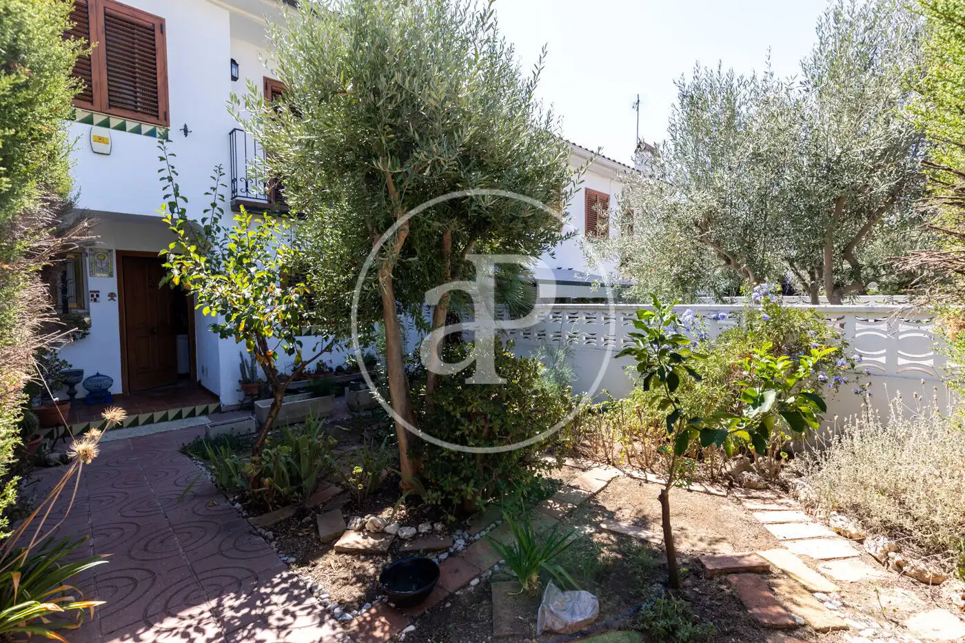 Jardí de Casa adosada en venda en Cerdanyola del Vallès amb Aire condicionat, Calefacció i Jardí privat