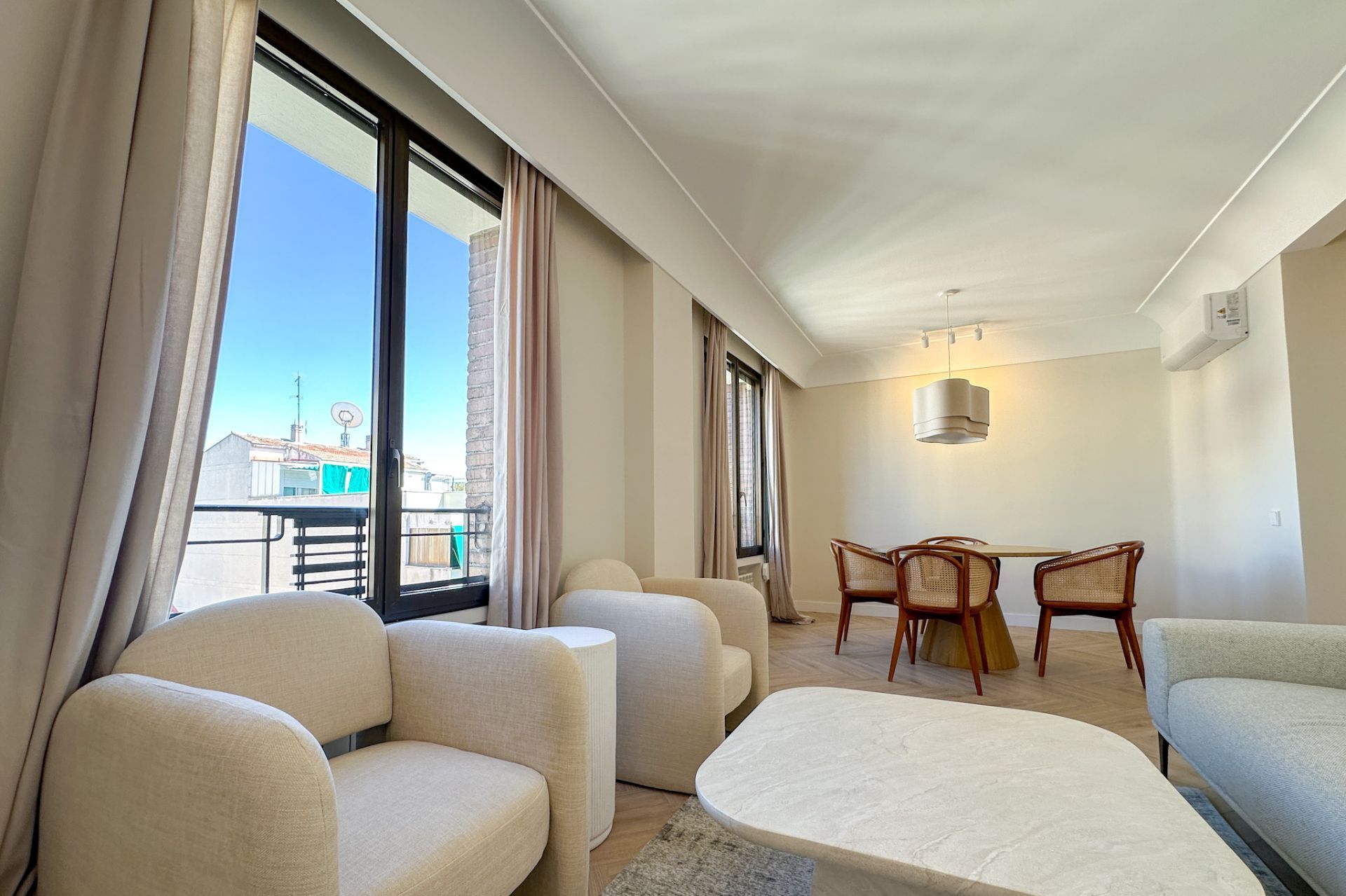 Living room of Flat to rent in  Madrid Capital  with Air Conditioner, Storage room and Furnished