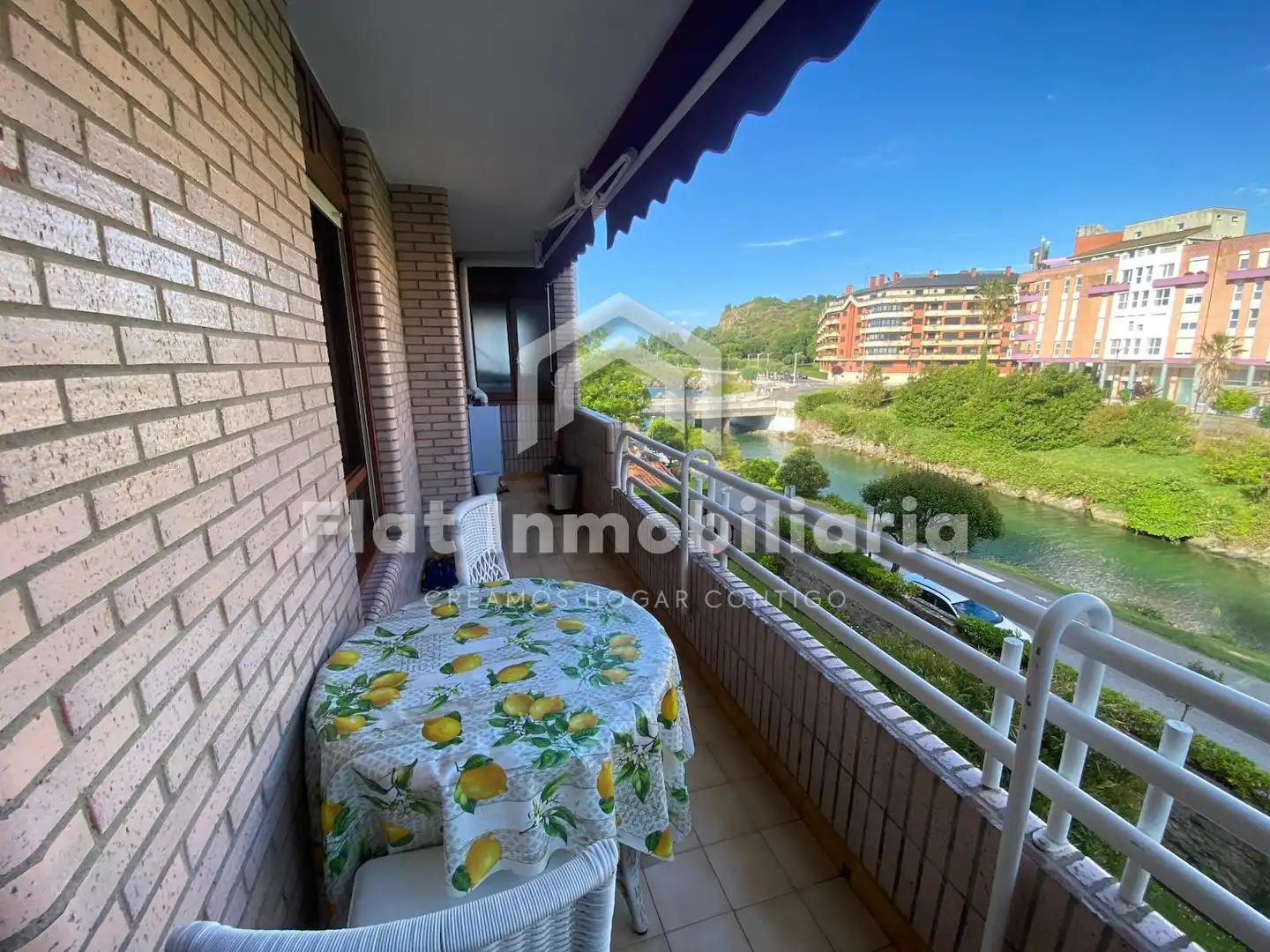 Vista exterior de Piso en venta en Castro-Urdiales con Calefacción, Parquet y Terraza