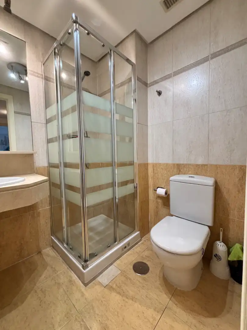 Badezimmer von Wohnung zum Verkauf in Majadahonda mit Klimaanlage, Heizung und Privatgarten