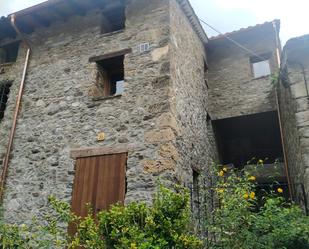 Vista exterior de Casa adosada en venda en Camprodon amb Jardí privat