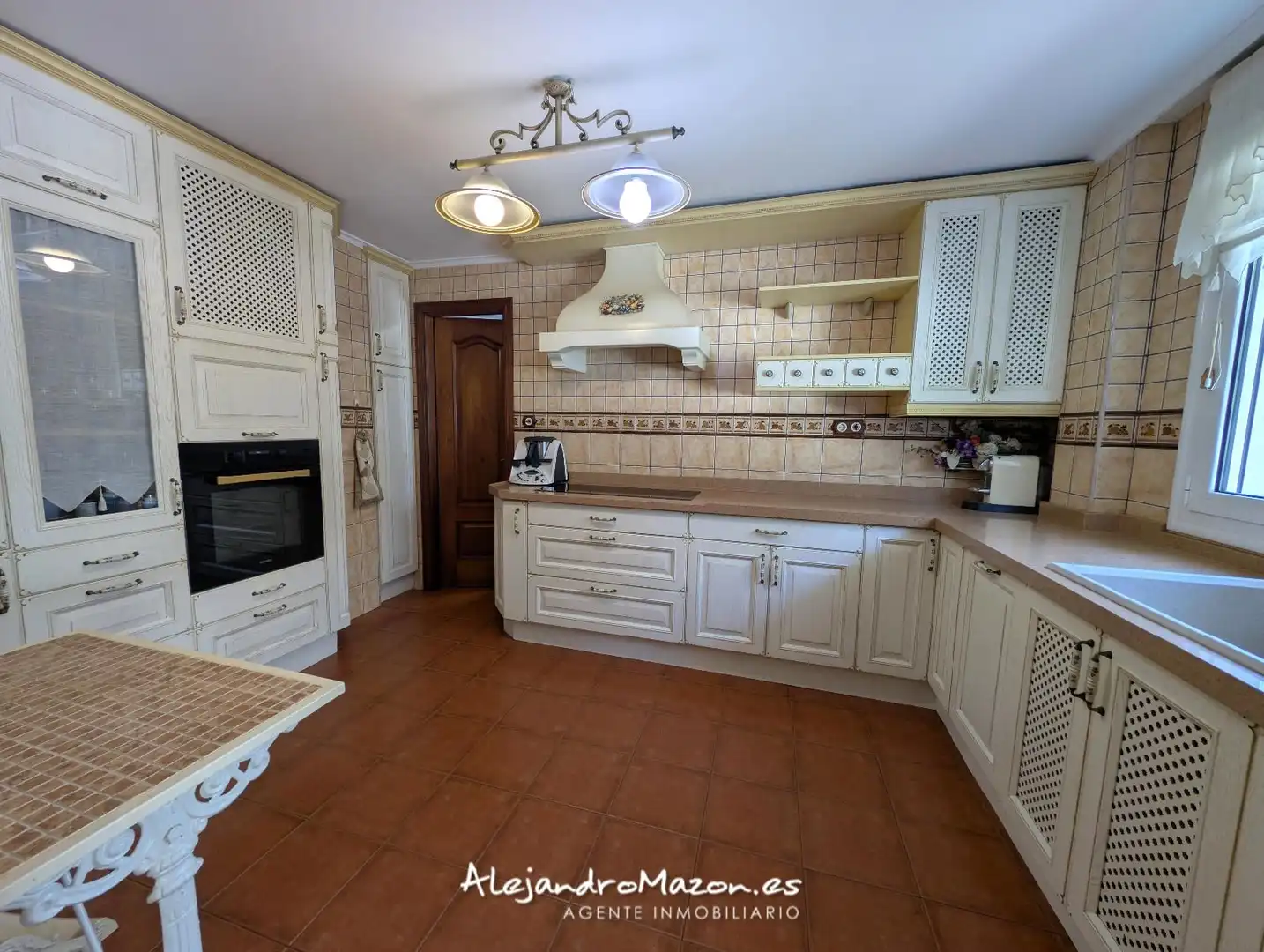 Küche von Einfamilien-Reihenhaus zum Verkauf in Castro-Urdiales mit Heizung, Privatgarten und Terrasse