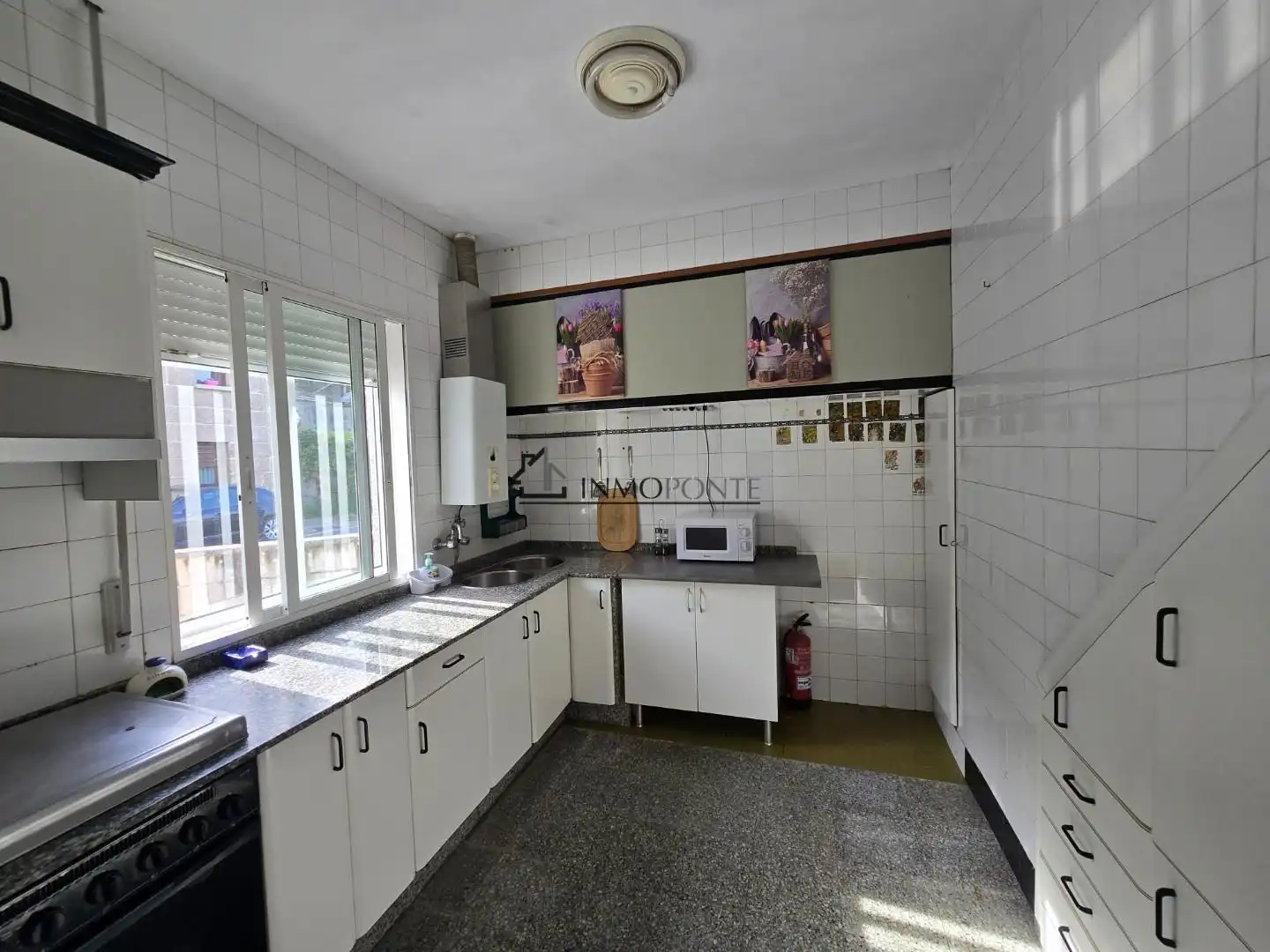 Cuina de Casa o xalet en venda en Bueu amb Calefacció, Traster i Moblat