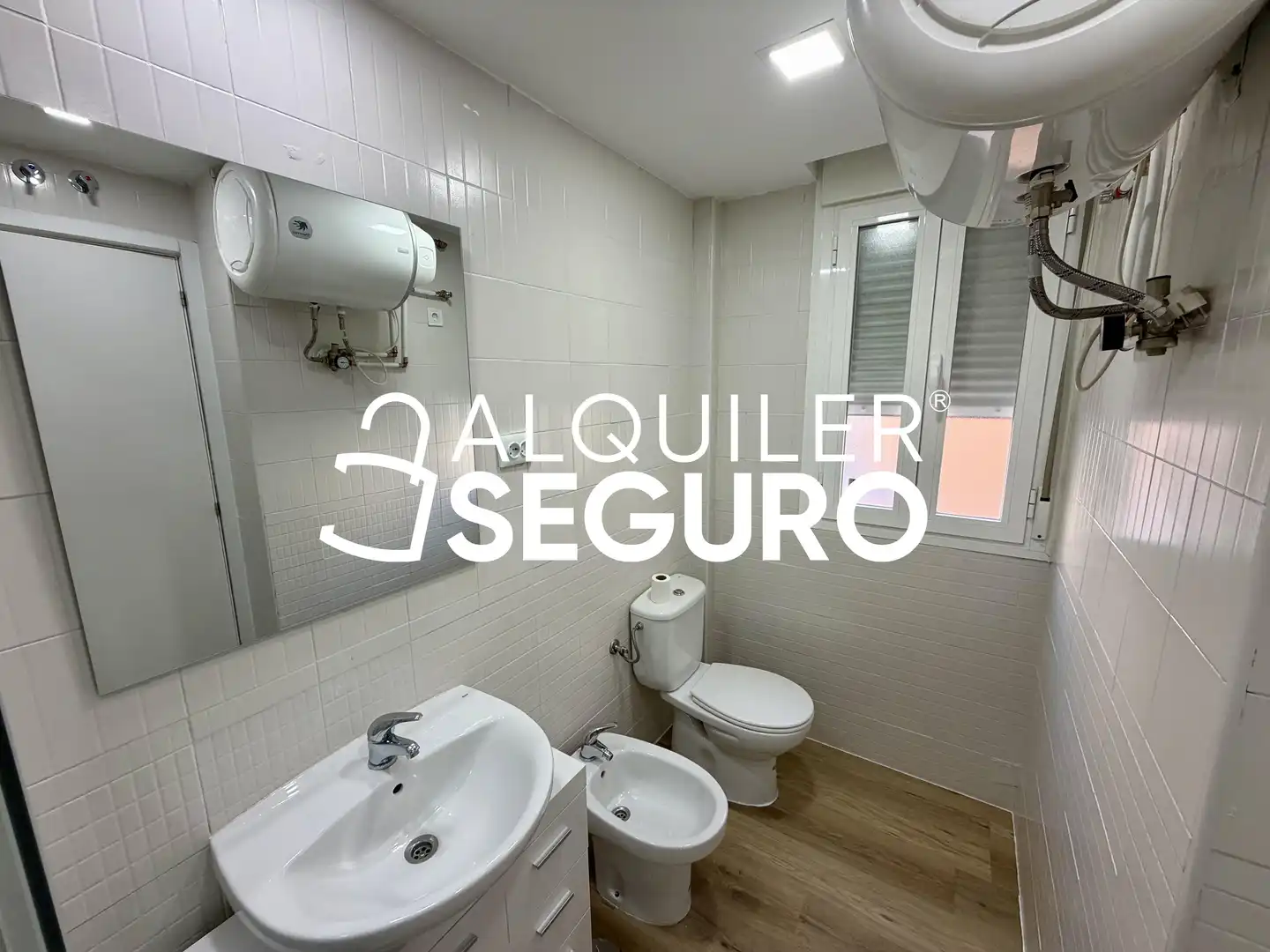 Bathroom of Flat for rent in Leganés  with Heating and Storage room