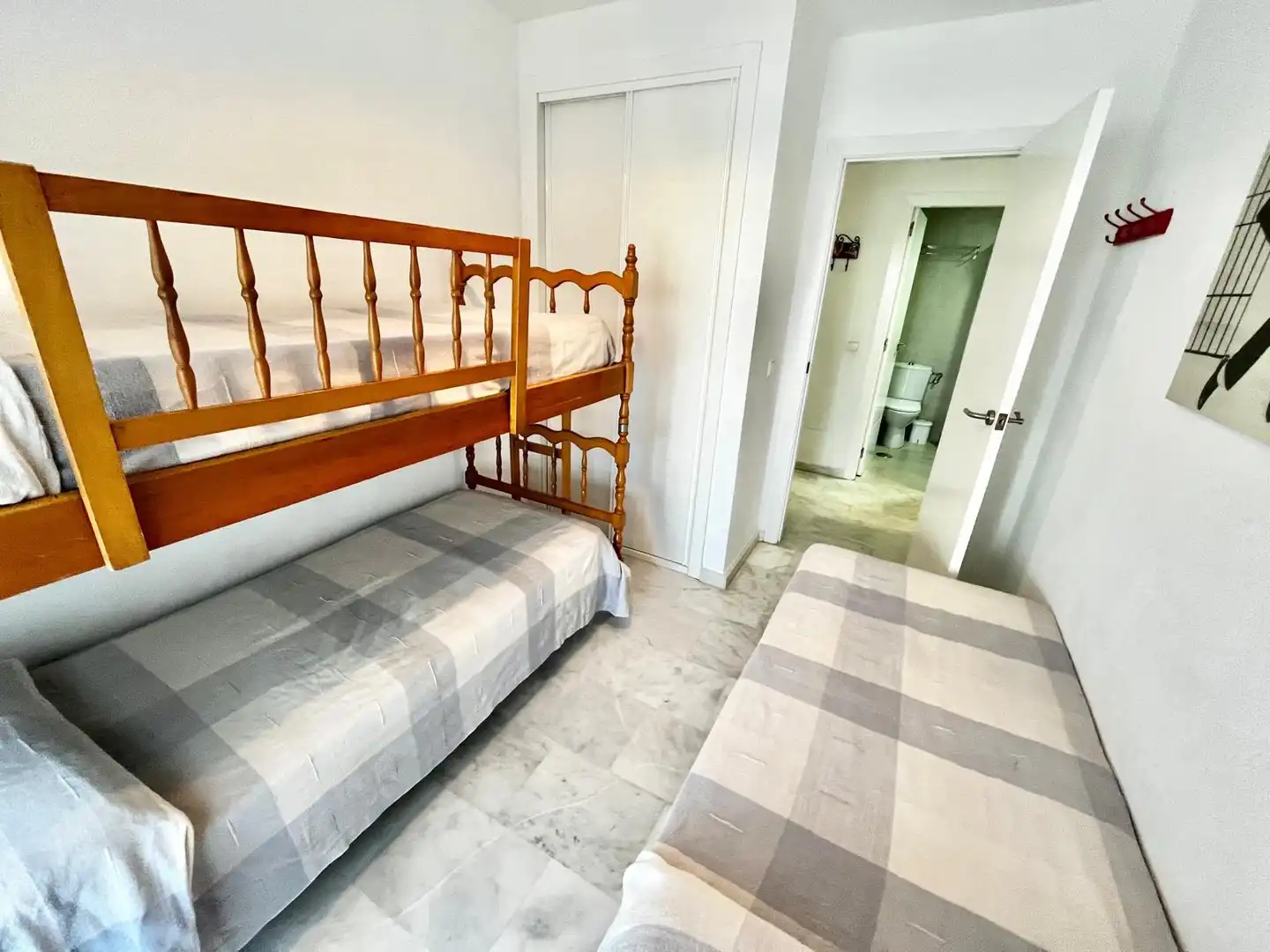 Dormitori de Apartament de lloguer en La Manga del Mar Menor amb Aire condicionat, Calefacció i Piscina