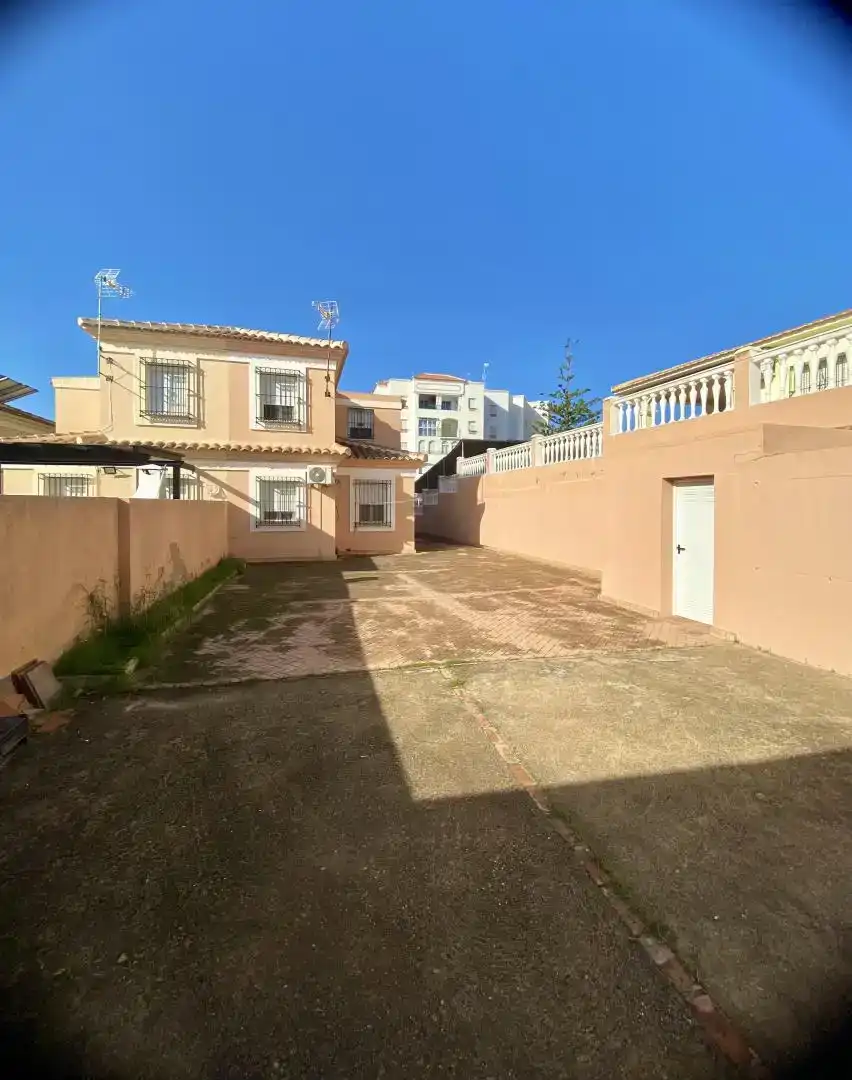 Vista exterior de Casa o chalet en venta en Almonte con Aire acondicionado