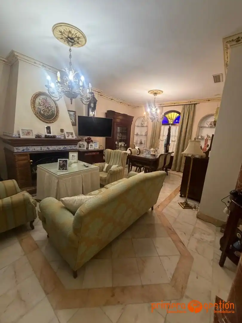 Sala d'estar de Casa o xalet en venda en Lora del Río amb Aire condicionat i Calefacció