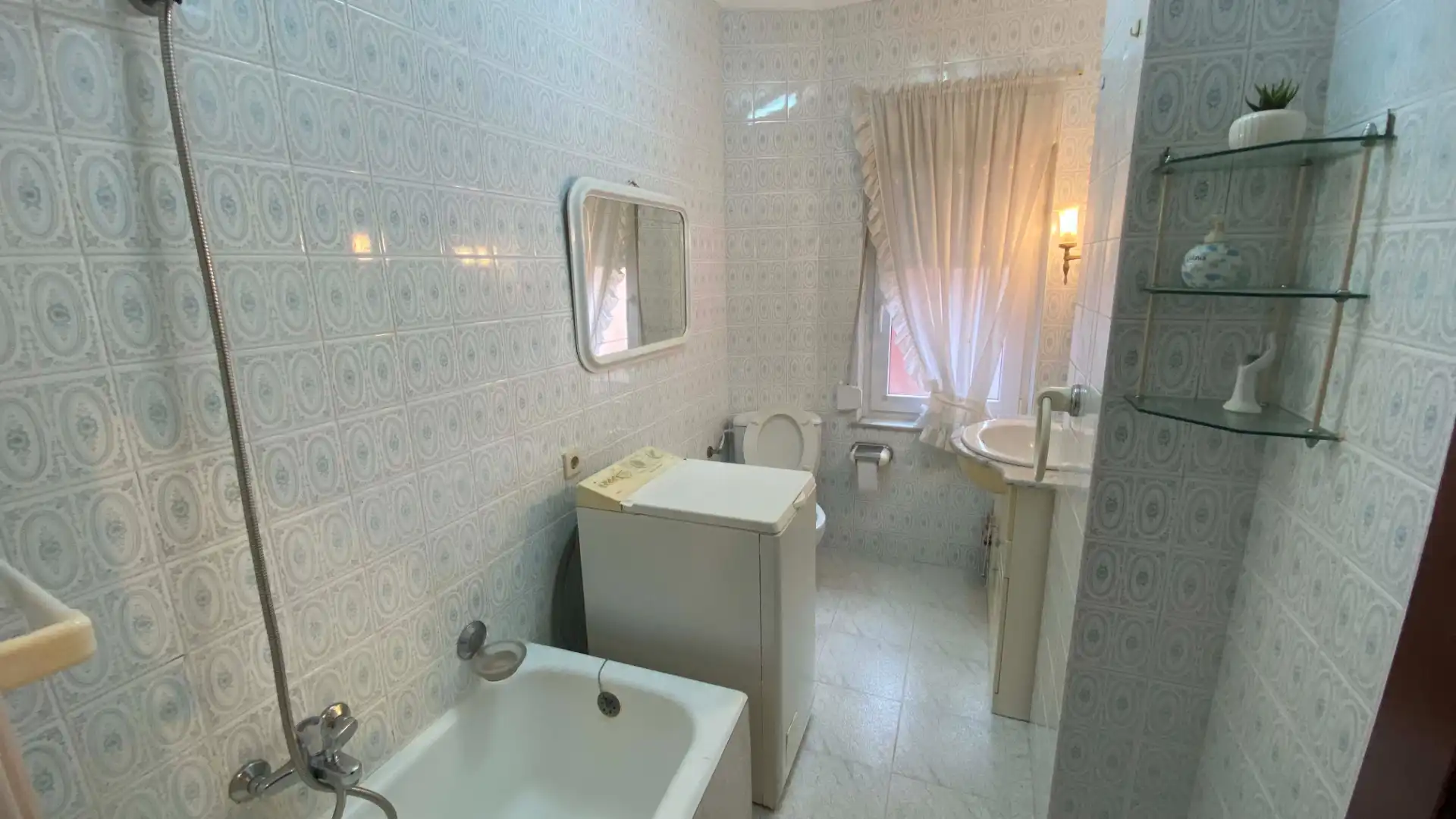 Bathroom of Flat for sale in San Martín del Rey Aurelio  with Parquet flooring, Storage room and Furnished