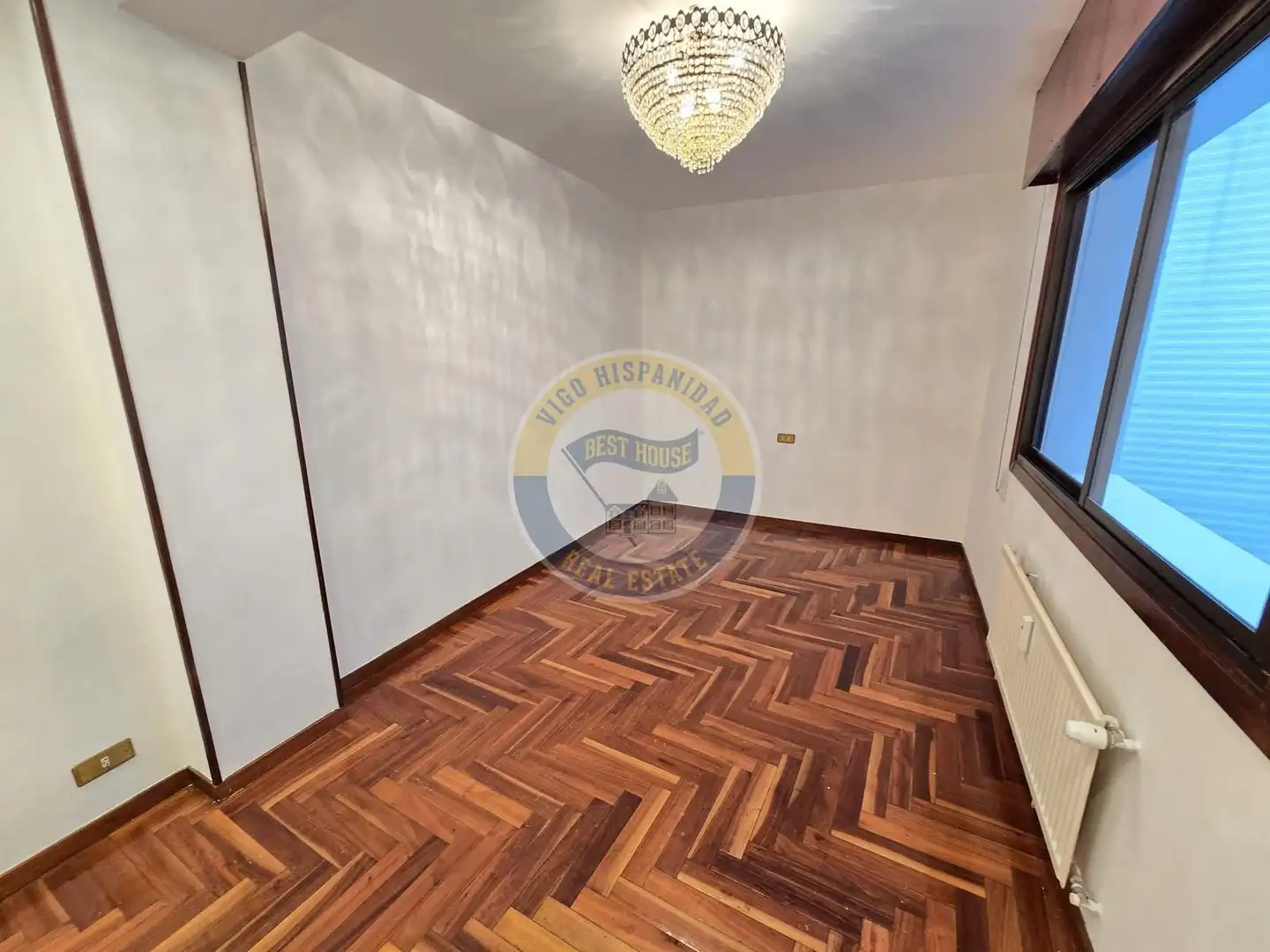 Piso de alquiler en Vigo  con Calefacción, Parquet y Balcón