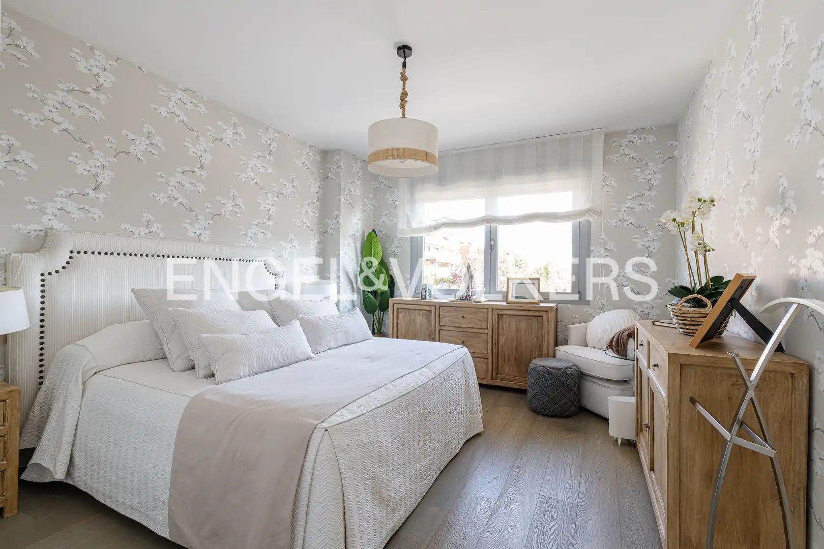 Habitación de Casa adosada en venta en Pozuelo de Alarcón con Aire acondicionado, Calefacción y Jardín privado