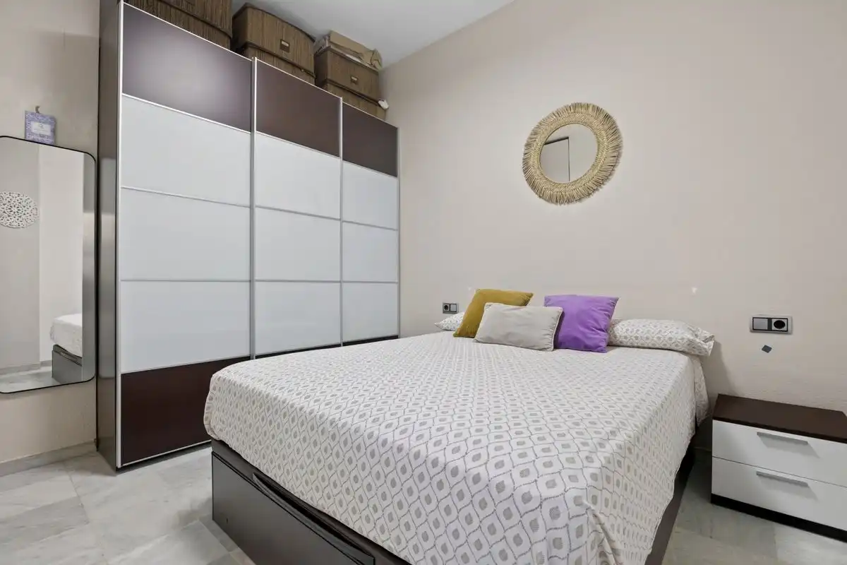 Bedroom of Flat for sale in Sevilla  with Air Conditioner, Heating and Furnished