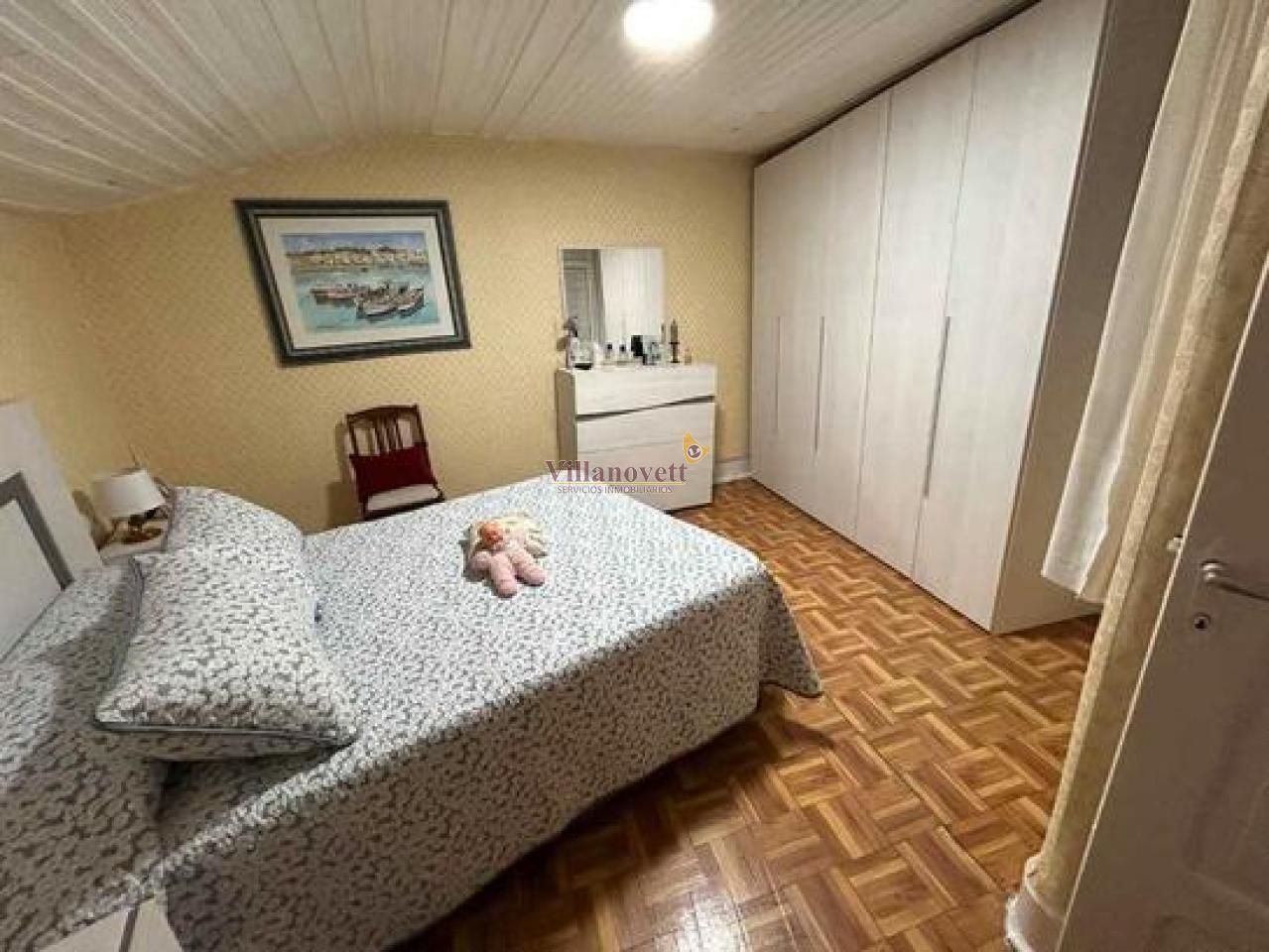 Dormitori de Apartament en venda en Vigo  amb Parquet, Traster i Moblat