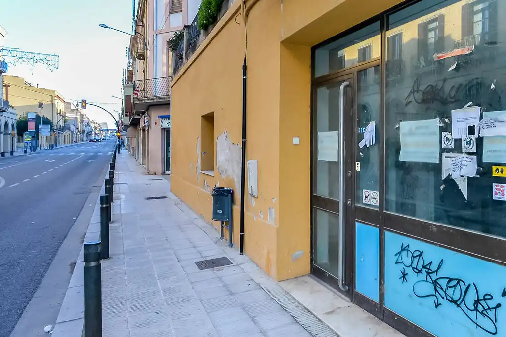 Local commercial à vendre à Av de les Voltes, imagen 2