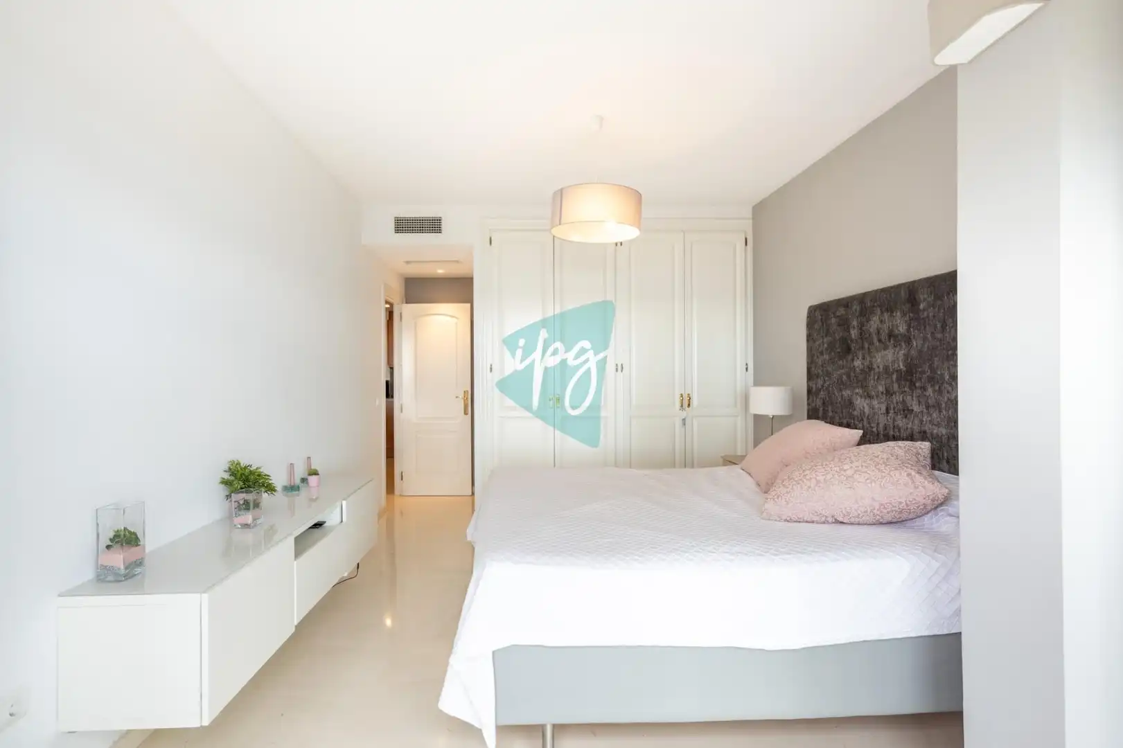 Habitación de Apartamento de alquiler en Estepona con Aire acondicionado, Calefacción y Amueblado