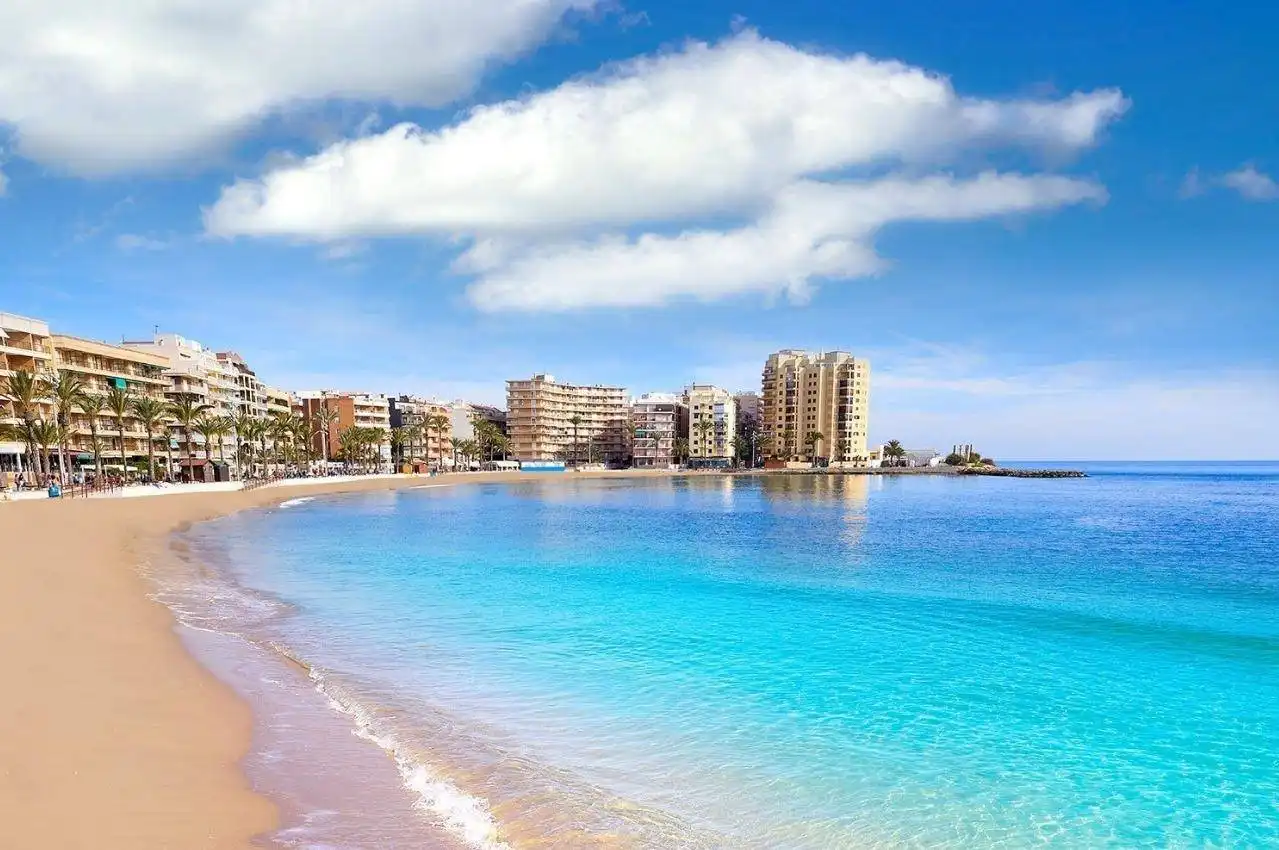 Vista exterior de Casa o chalet en venta en Torrevieja con Jardín privado y Amueblado