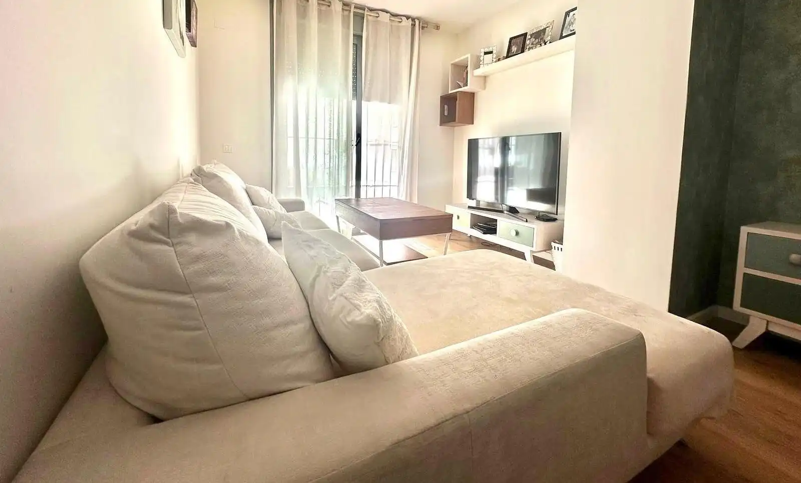 Living room of Flat for rent in Jerez de la Frontera  with Air Conditioner, Heating and Parquet flooring