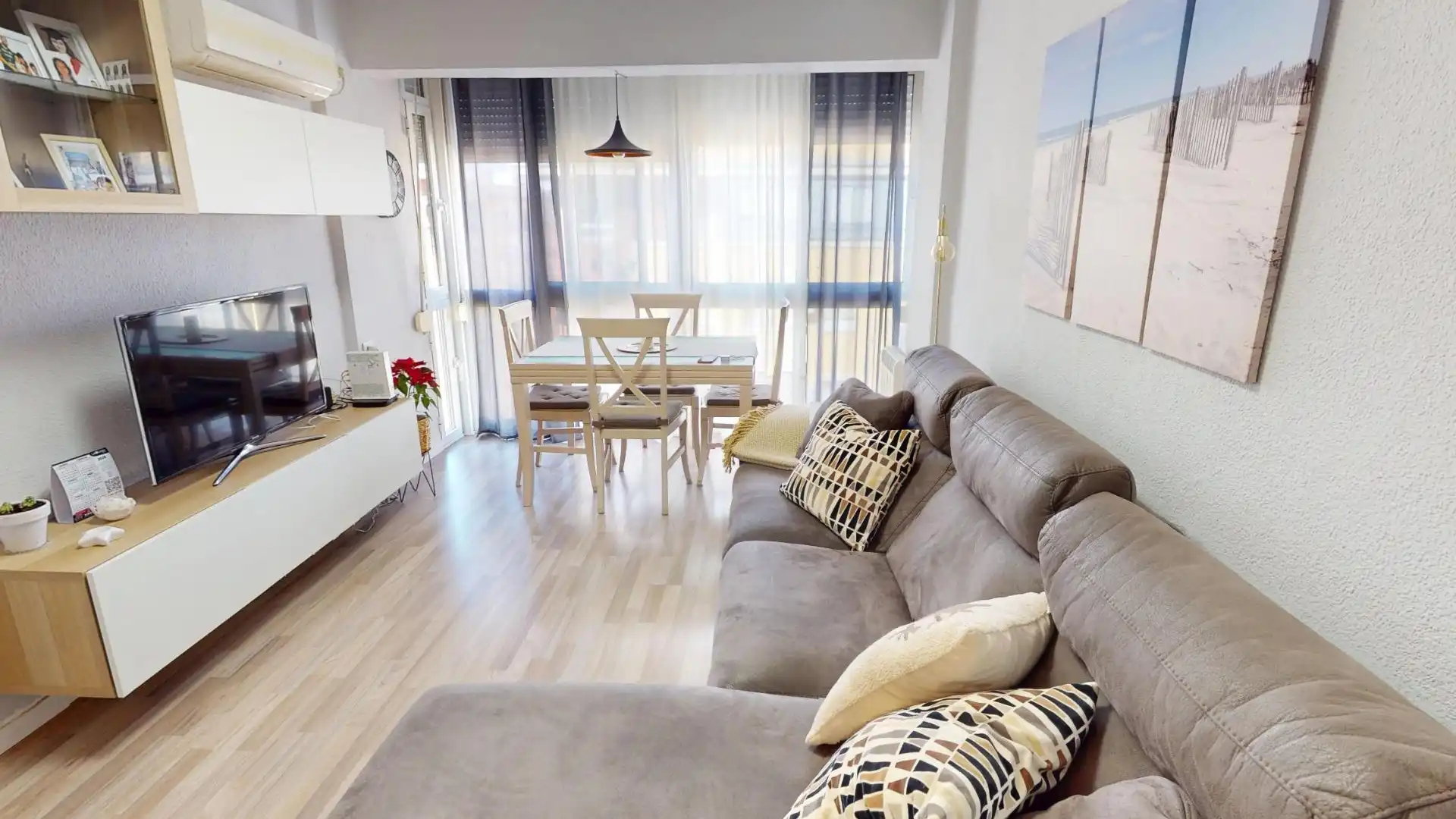 Living room of Flat for sale in  Valencia Capital  with Air Conditioner