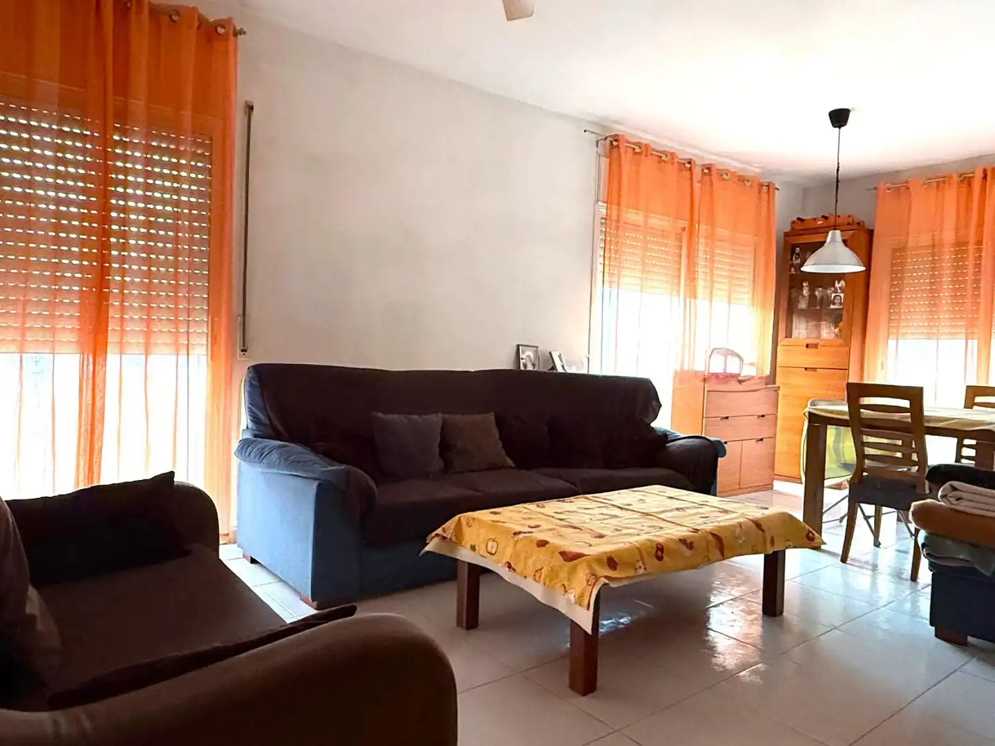 Sala de estar de Casa adosada en venta en Sant Boi de Llobregat con Terraza y Trastero