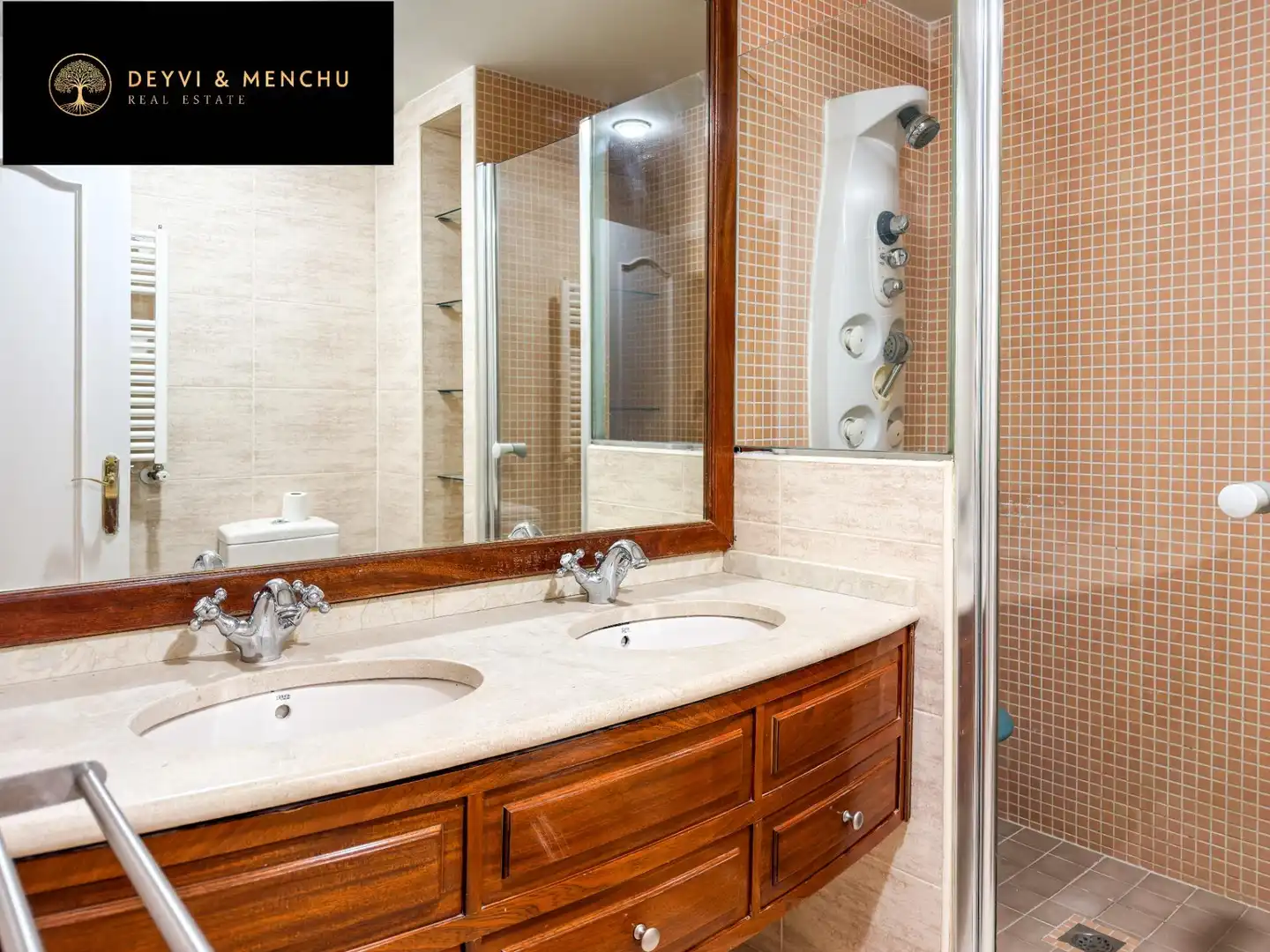 Baño de Ático de alquiler en Pozuelo de Alarcón con Aire acondicionado, Jardín privado y Parquet