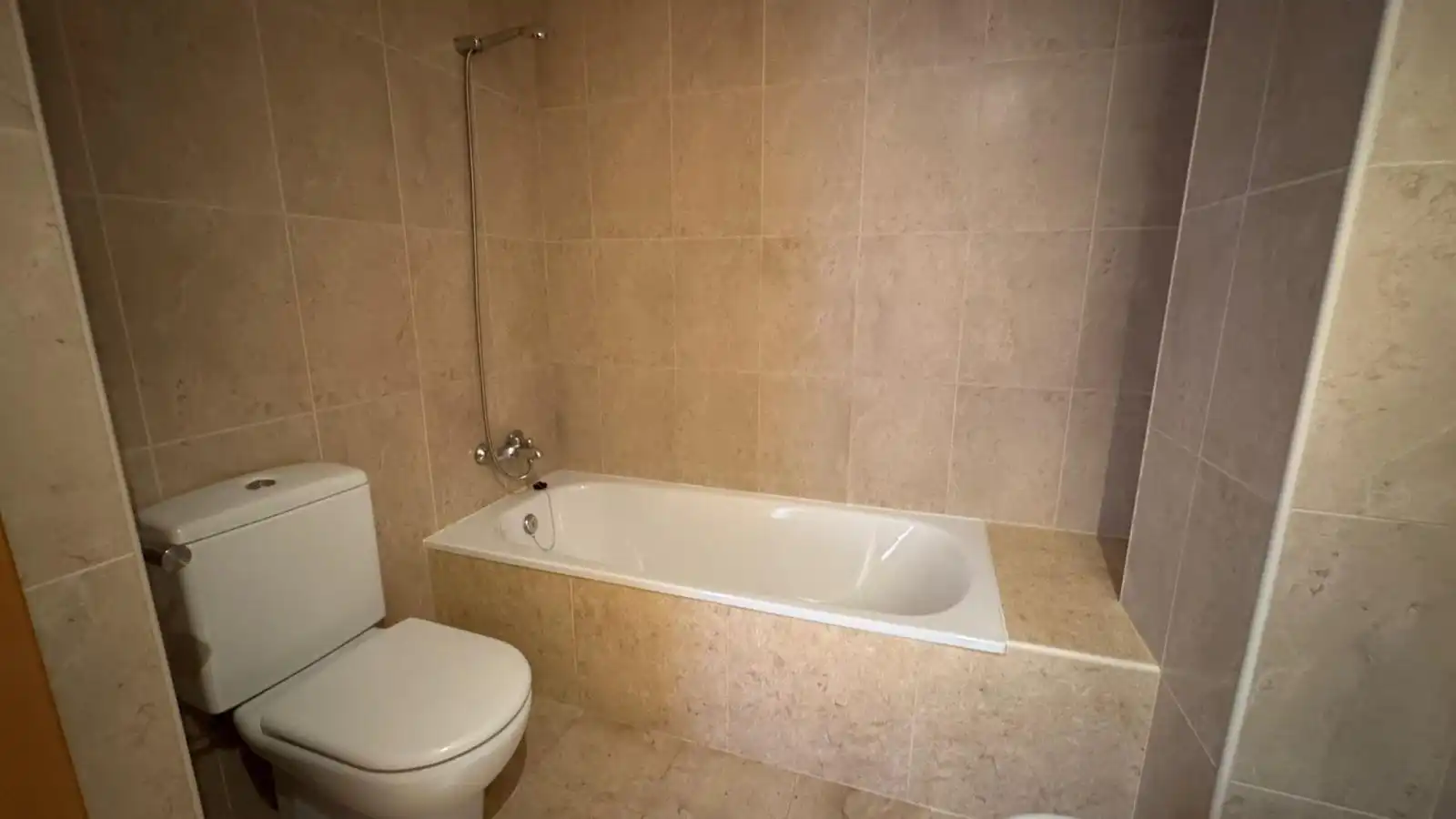 Baño de Piso en venta en Sabadell con Calefacción, Parquet y Balcón