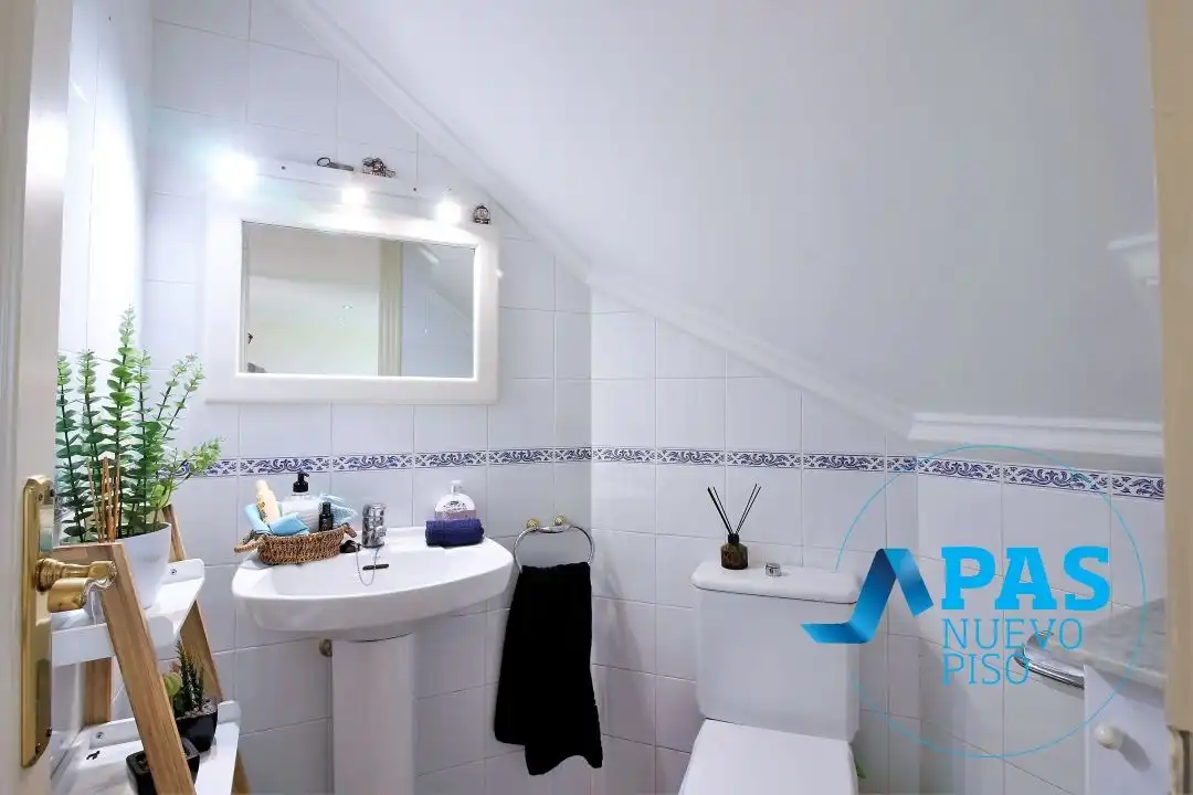 Bathroom of Houses for sale in Santander  with Heating, Private garden and Terrace