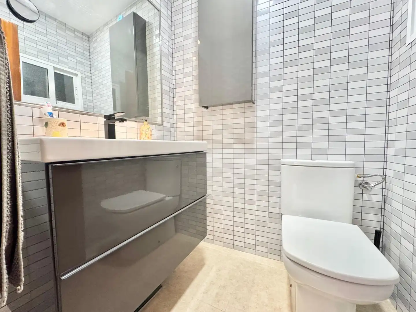 Bathroom of Apartments for rent in Torrevieja  with Heating, Terrace and Furnished