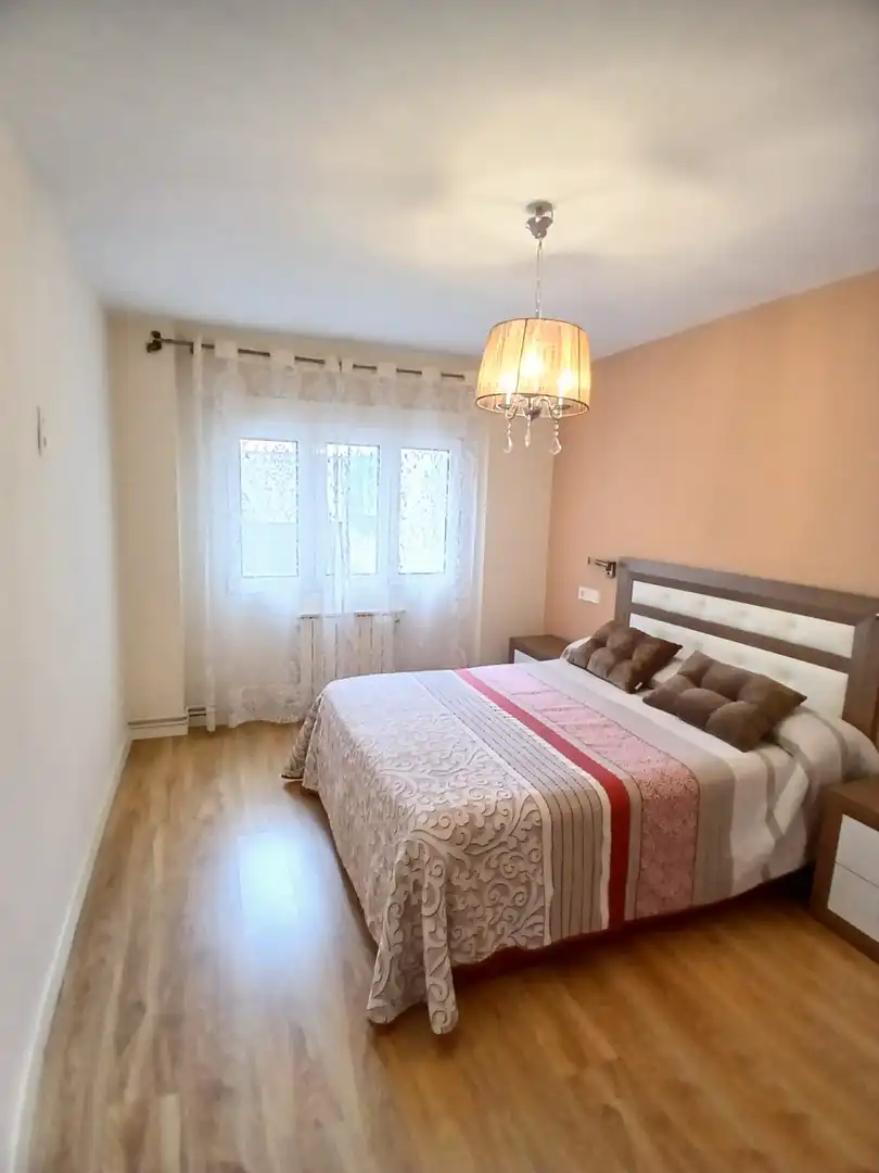 Schlafzimmer von Wohnung zur Miete in Gijón  mit Heizung und Möbliert