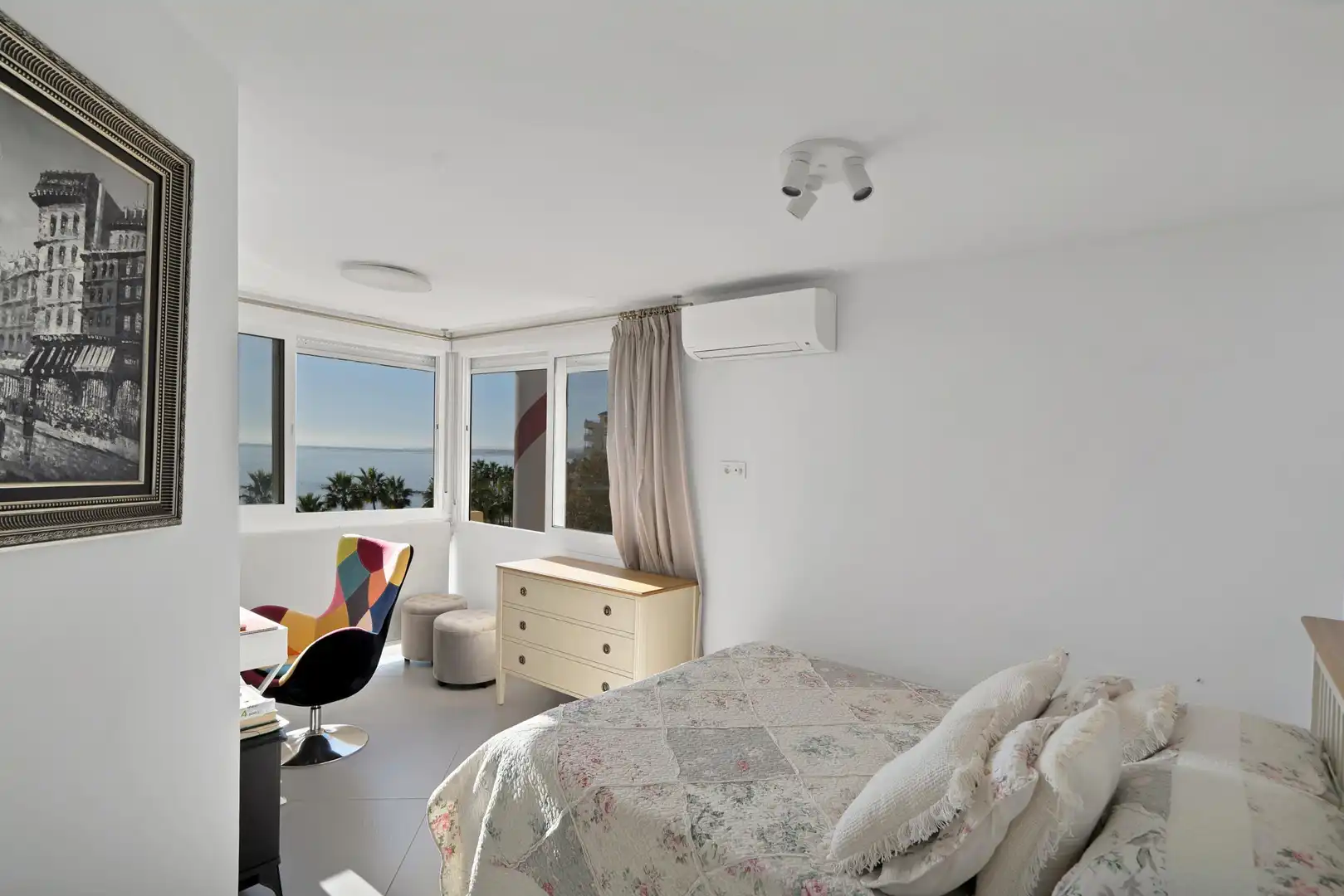 Habitación de Apartamento en venta en Marbella con Calefacción, Terraza y Piscina comunitaria