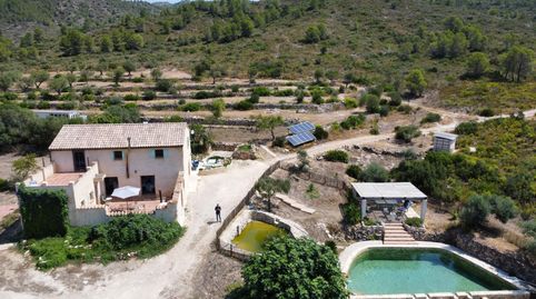 Exclusiva finca rústica con masía restaurada, naturaleza mediterránea y total autosuficiencia en Tivissa