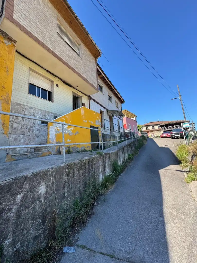 Vista exterior de Casa adosada en venda en Langreo amb Traster i Moblat
