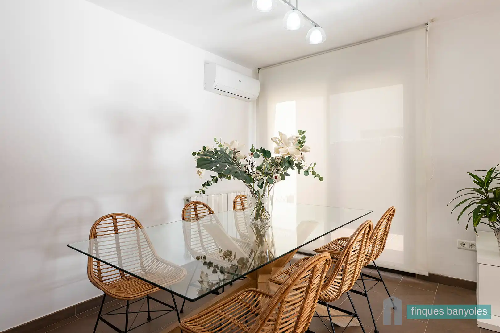 Comedor de Casa adosada en venta en Porqueres con Aire acondicionado, Calefacción y Jardín privado