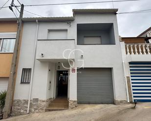 Vista exterior de Casa adosada en venda en Bonastre amb Jardí privat i Balcó