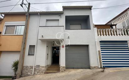 Vista exterior de Casa adosada en venda en Bonastre amb Jardí privat i Balcó