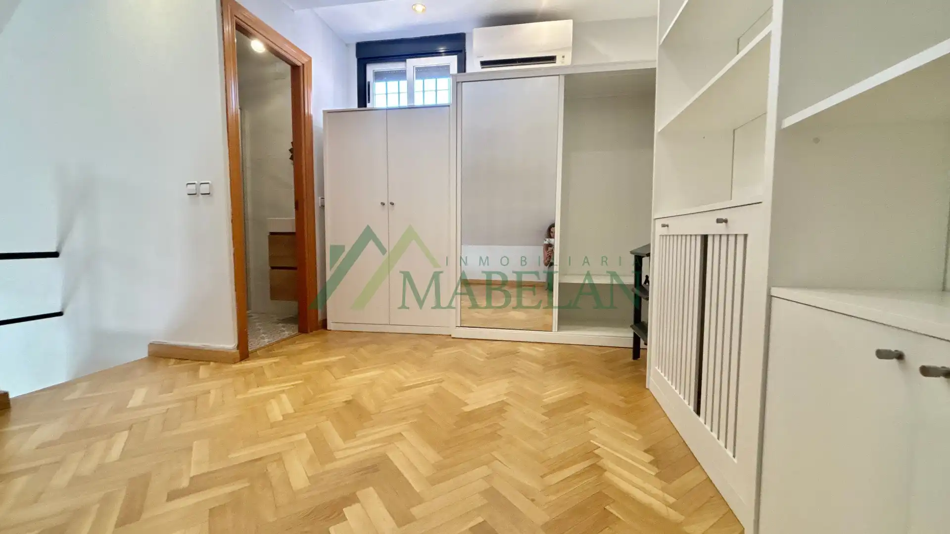 Schlafzimmer von Dachboden zum Verkauf in Las Rozas de Madrid mit Klimaanlage, Heizung und Parkett