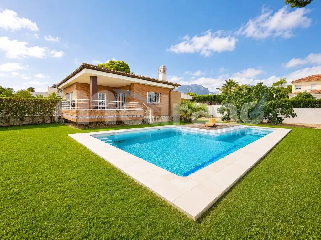 Villa avec terrasse à vendre à Urbanizaciones