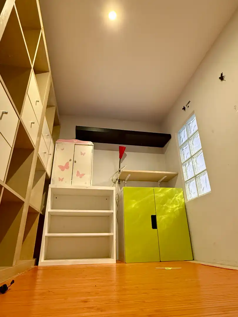 Habitación de Casa adosada en venta en Barcelona con Aire acondicionado, Calefacción y Jardín privado