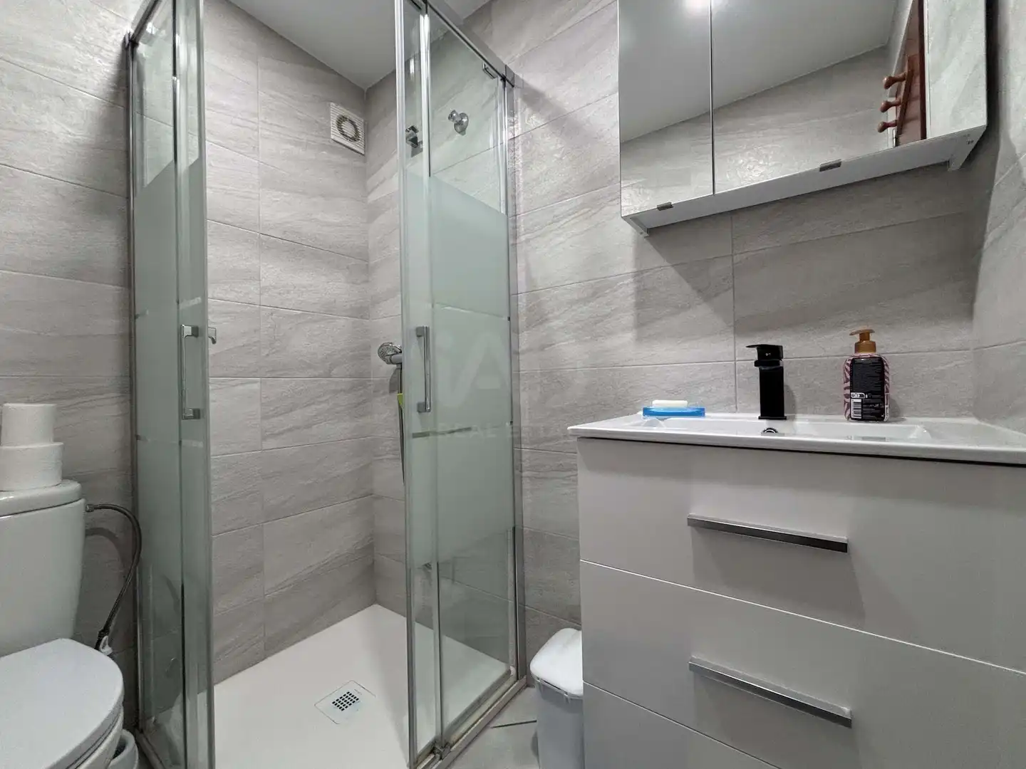 Baño de Estudio en venta en Castelló d'Empúries con Aire acondicionado y Calefacción